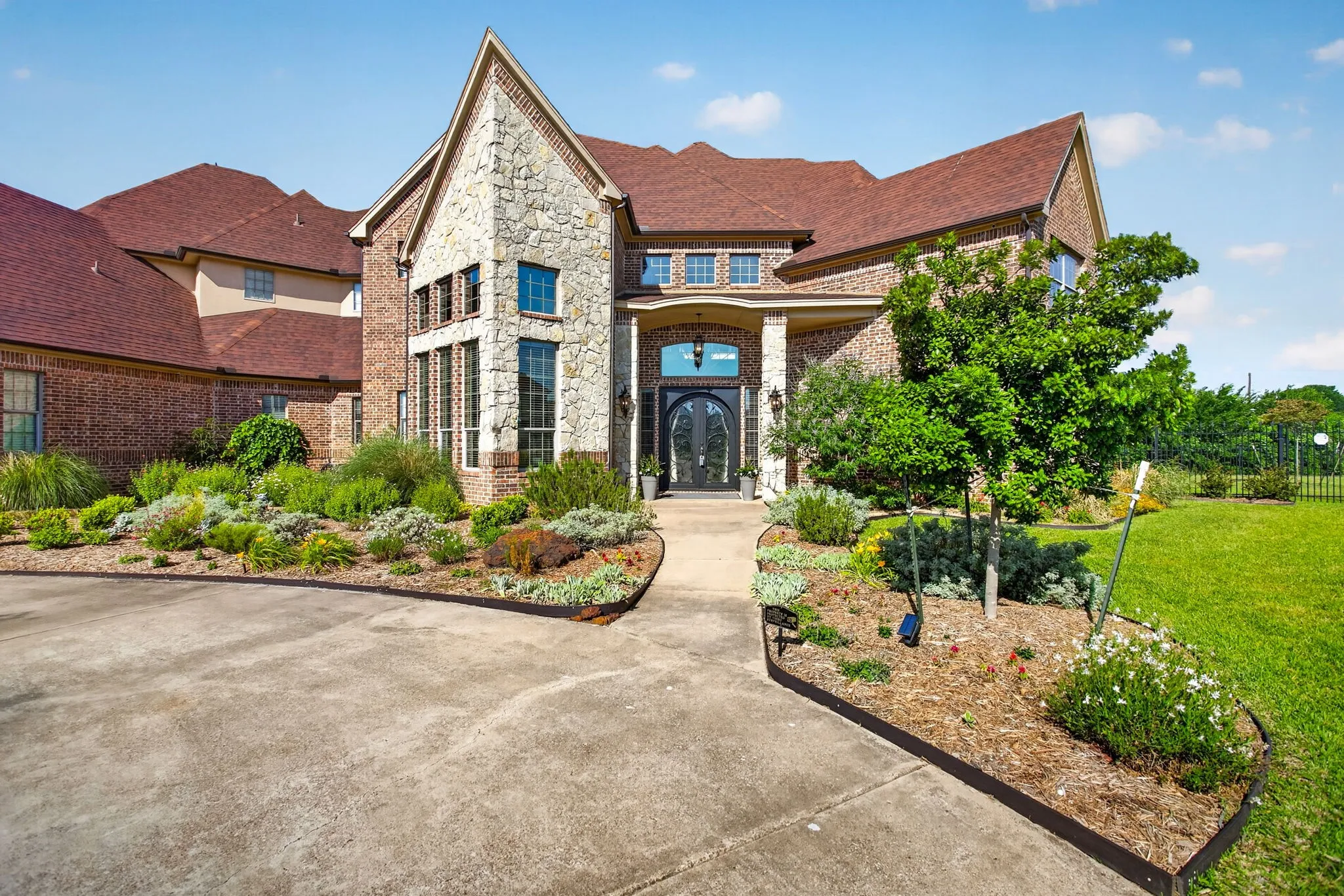 Single Family Residence For Sale in Tarrant County , 3701 Canyon Pass Trail, Burleson, Texas 76028, 5 Bedroom, 7 Bathroom, 4 Garage spaces, 6,448 Sqft, built in 2007, Preowned, mls#21155201, Real Estate Agent in Burleson, Homes For Sale in Tarrant county, Homes For Sale in Burleson, Realtor in Burleson Texas, Real Estate Brokerage Independent Realty Texas, Luminita Cordes Realtor