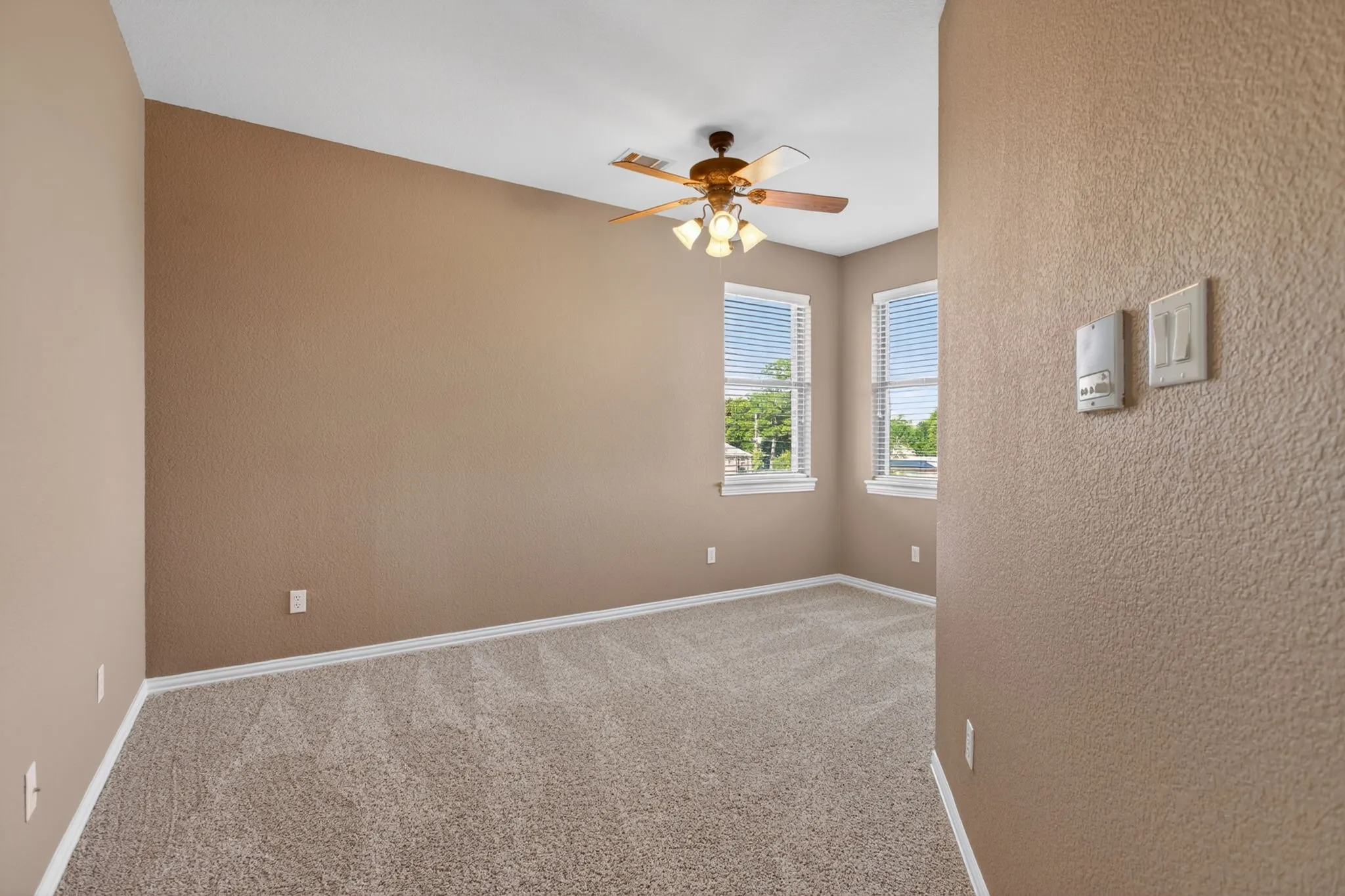 Single Family Residence For Sale in Tarrant County , 3701 Canyon Pass Trail, Burleson, Texas 76028, 5 Bedroom, 7 Bathroom, 4 Garage spaces, 6,448 Sqft, built in 2007, Preowned, mls#21155201, Real Estate Agent in Burleson, Homes For Sale in Tarrant county, Homes For Sale in Burleson, Realtor in Burleson Texas, Real Estate Brokerage Independent Realty Texas, Luminita Cordes Realtor