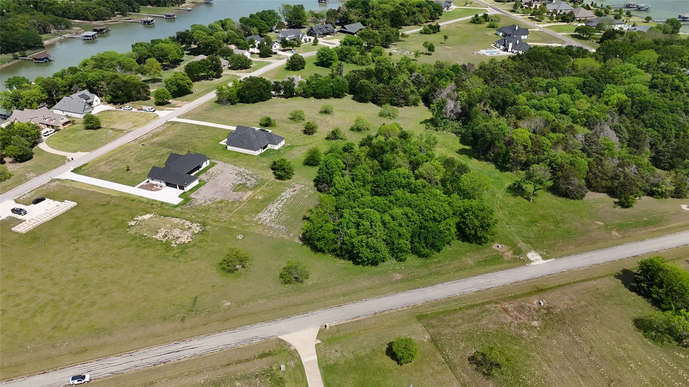 Lot 194 combines mature trees, surrounding open space and proximity to Richland Chambers Lake for a relaxed Central Texas lifestyle.
