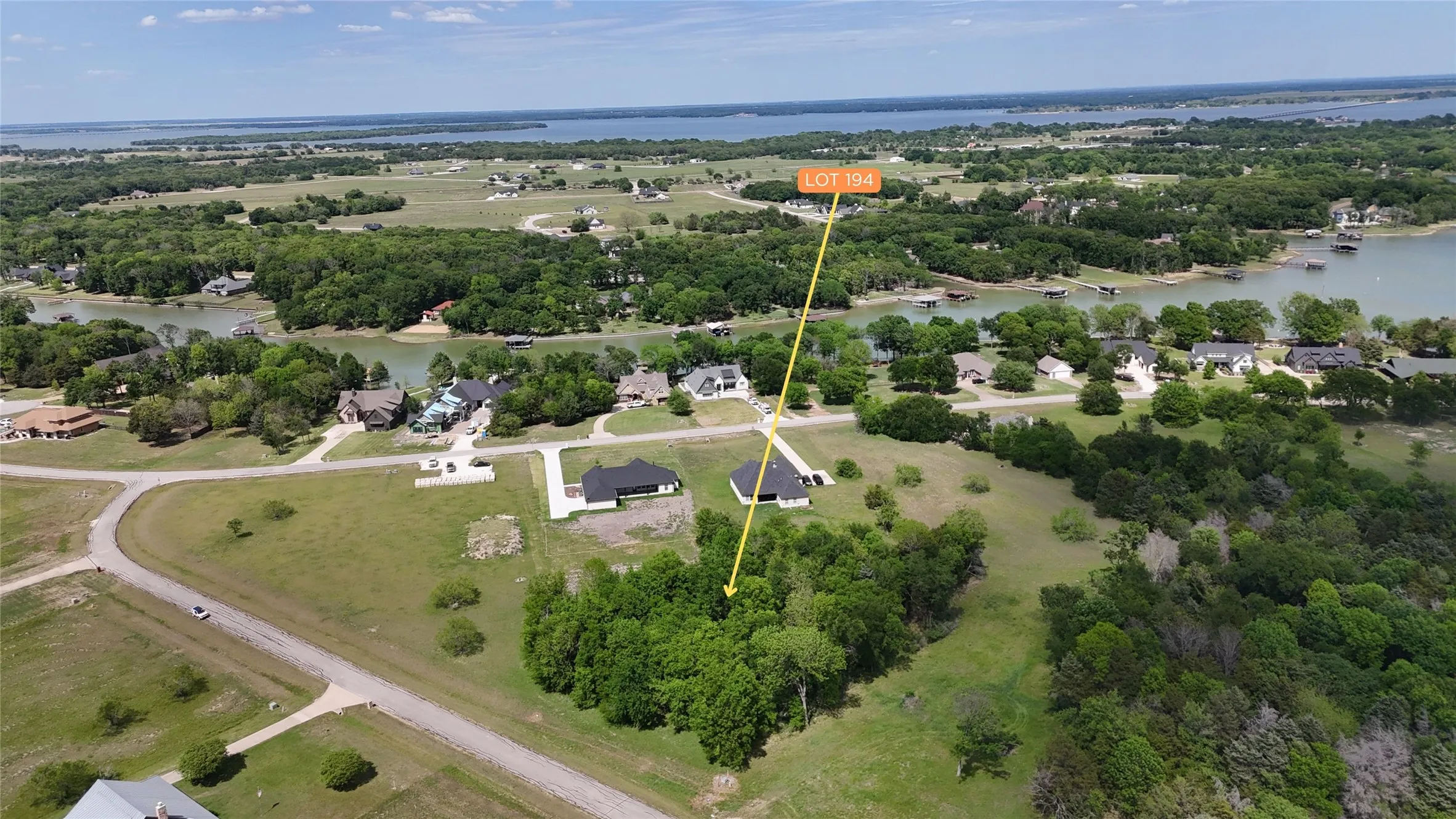 Wide-area view shows Lot 194's location near Richland Chambers Lake, an appealing setting for a full-time residence or vacation retreat.