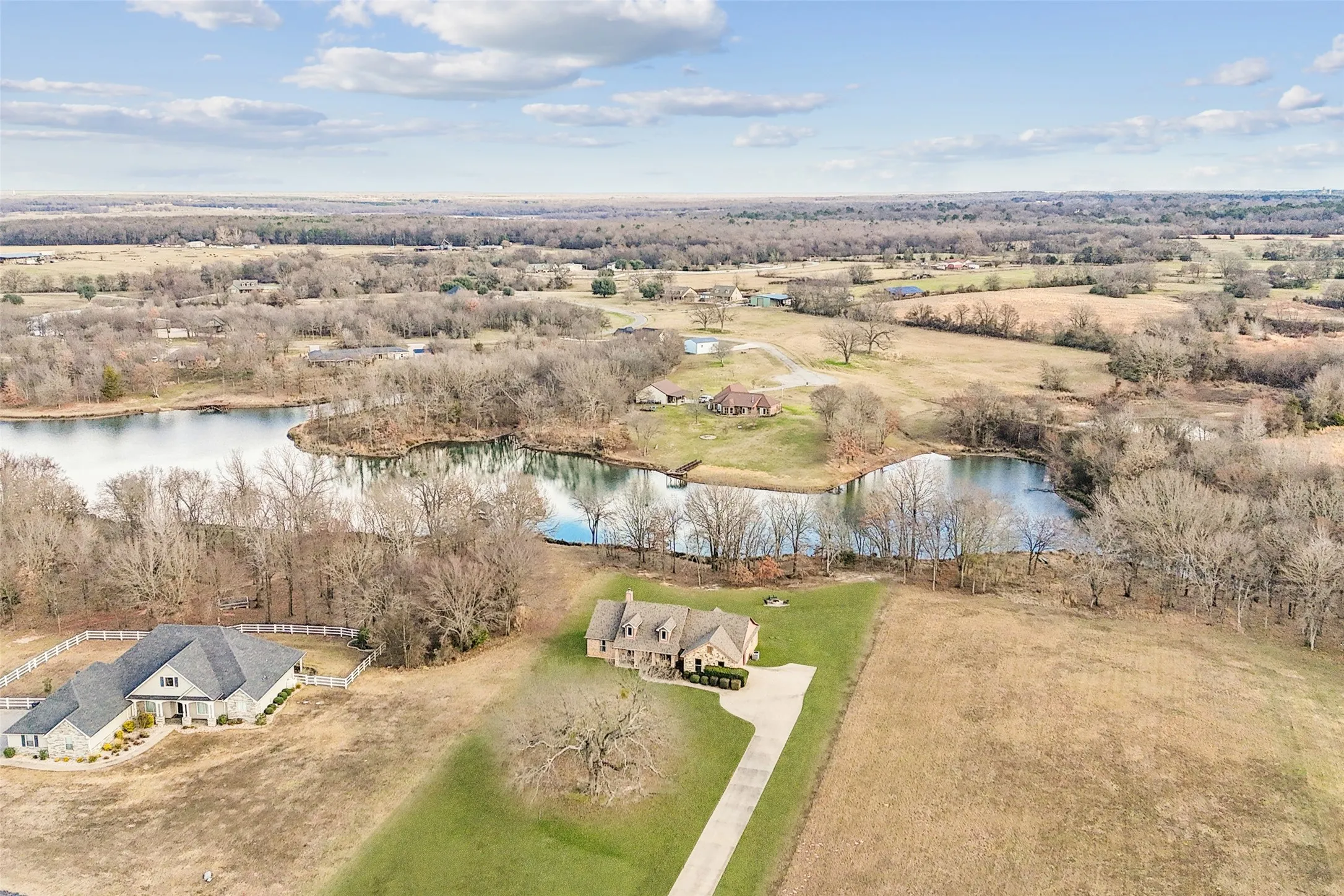 Single Family Residence For Sale in Wood County , 370 Private Road 5291, Yantis, Texas 75497, 3 Bedroom, 2 Bathroom, 2 Garage spaces, 2,050 Sqft, built in 2013, Preowned, Price $585,000, mls#21148522, Real Estate Agent in Yantis, Homes For Sale in Wood county, Homes For Sale in Yantis, Realtor in Yantis Texas, Real Estate Brokerage Independent Realty Texas, Luminita Cordes Realtor