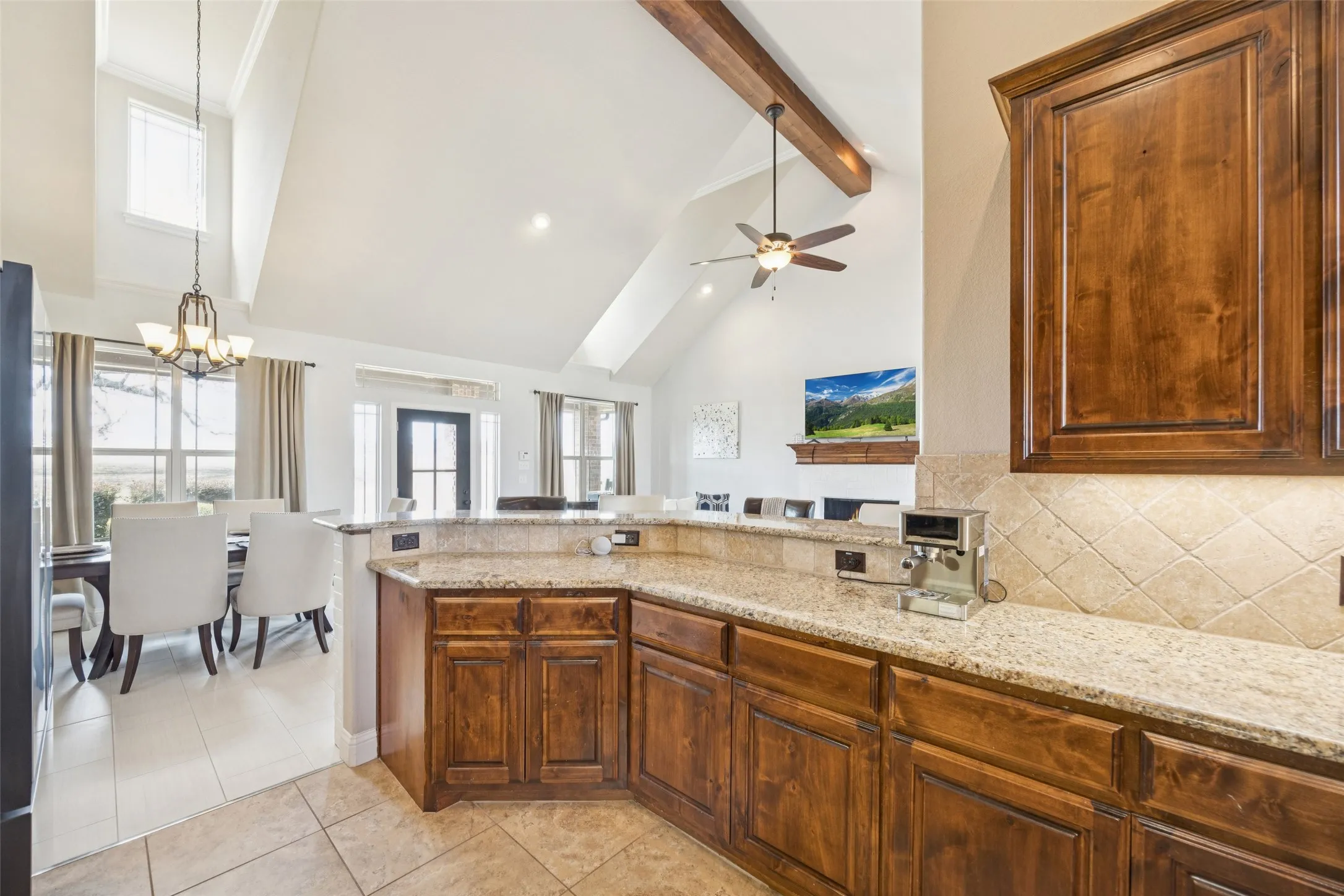 Single Family Residence For Sale in Wood County , 370 Private Road 5291, Yantis, Texas 75497, 3 Bedroom, 2 Bathroom, 2 Garage spaces, 2,050 Sqft, built in 2013, Preowned, Price $585,000, mls#21148522, Real Estate Agent in Yantis, Homes For Sale in Wood county, Homes For Sale in Yantis, Realtor in Yantis Texas, Real Estate Brokerage Independent Realty Texas, Luminita Cordes Realtor