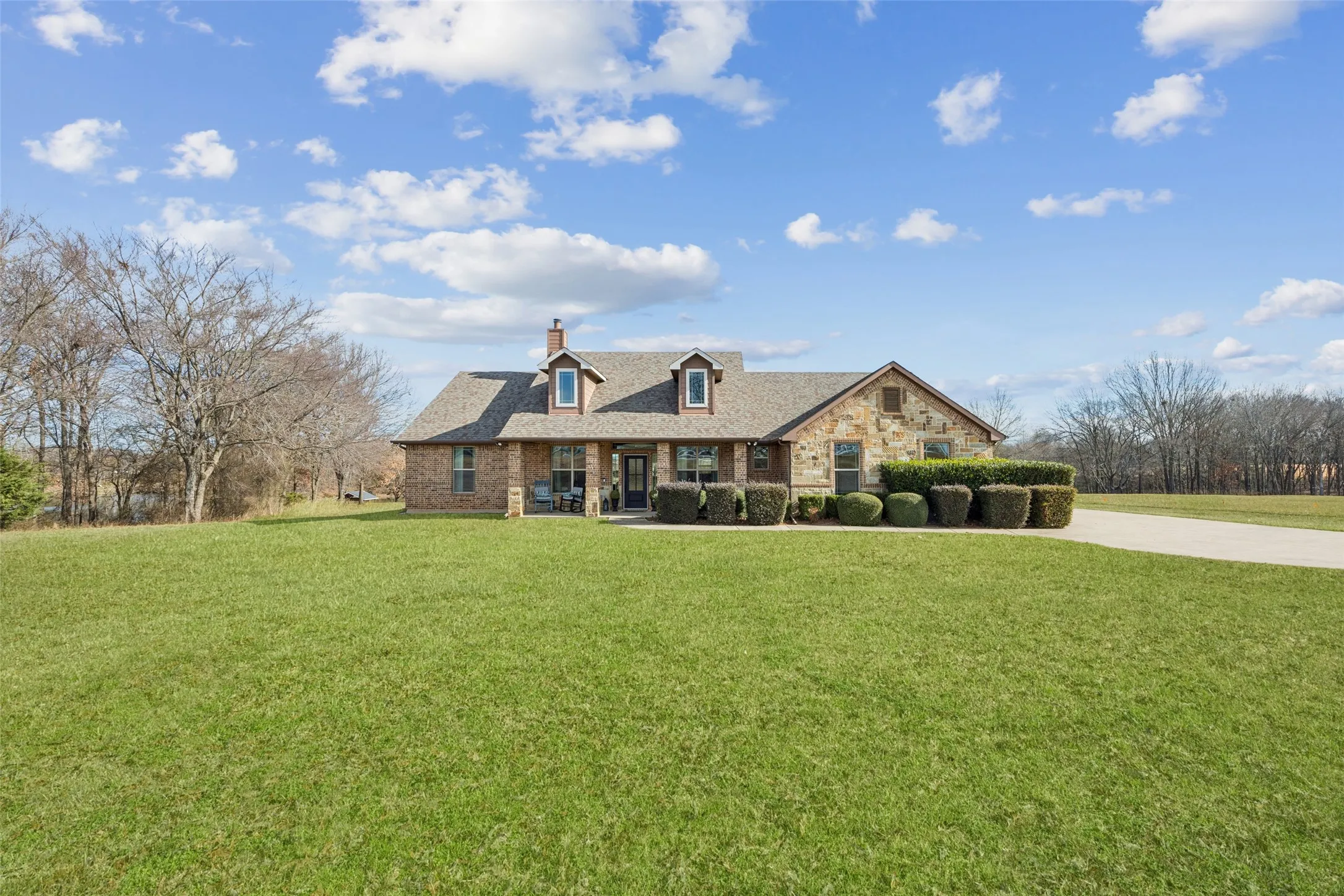 Single Family Residence For Sale in Wood County , 370 Private Road 5291, Yantis, Texas 75497, 3 Bedroom, 2 Bathroom, 2 Garage spaces, 2,050 Sqft, built in 2013, Preowned, Price $585,000, mls#21148522, Real Estate Agent in Yantis, Homes For Sale in Wood county, Homes For Sale in Yantis, Realtor in Yantis Texas, Real Estate Brokerage Independent Realty Texas, Luminita Cordes Realtor