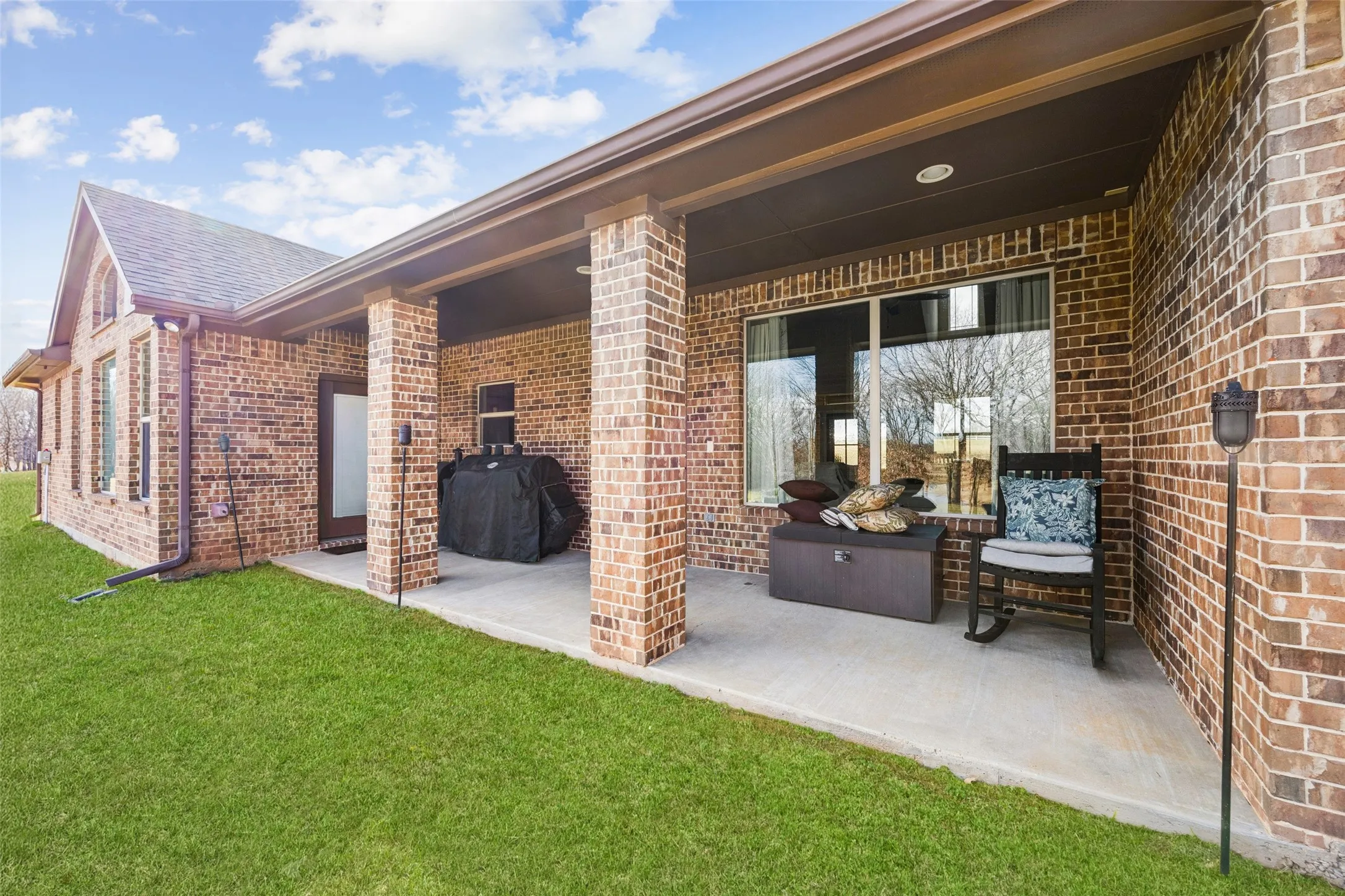Single Family Residence For Sale in Wood County , 370 Private Road 5291, Yantis, Texas 75497, 3 Bedroom, 2 Bathroom, 2 Garage spaces, 2,050 Sqft, built in 2013, Preowned, Price $585,000, mls#21148522, Real Estate Agent in Yantis, Homes For Sale in Wood county, Homes For Sale in Yantis, Realtor in Yantis Texas, Real Estate Brokerage Independent Realty Texas, Luminita Cordes Realtor