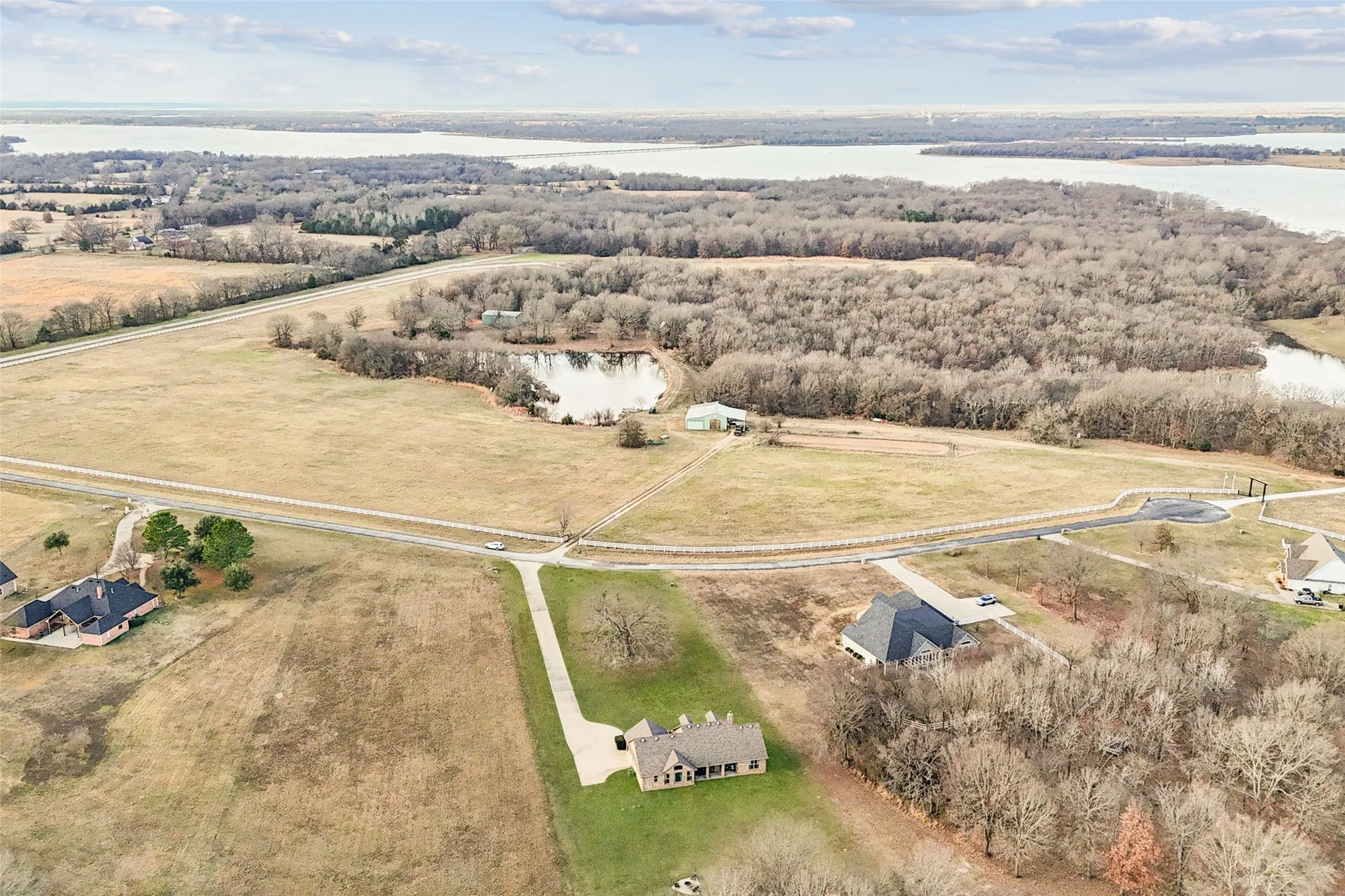 Single Family Residence For Sale in Wood County , 370 Private Road 5291, Yantis, Texas 75497, 3 Bedroom, 2 Bathroom, 2 Garage spaces, 2,050 Sqft, built in 2013, Preowned, Price $585,000, mls#21148522, Real Estate Agent in Yantis, Homes For Sale in Wood county, Homes For Sale in Yantis, Realtor in Yantis Texas, Real Estate Brokerage Independent Realty Texas, Luminita Cordes Realtor