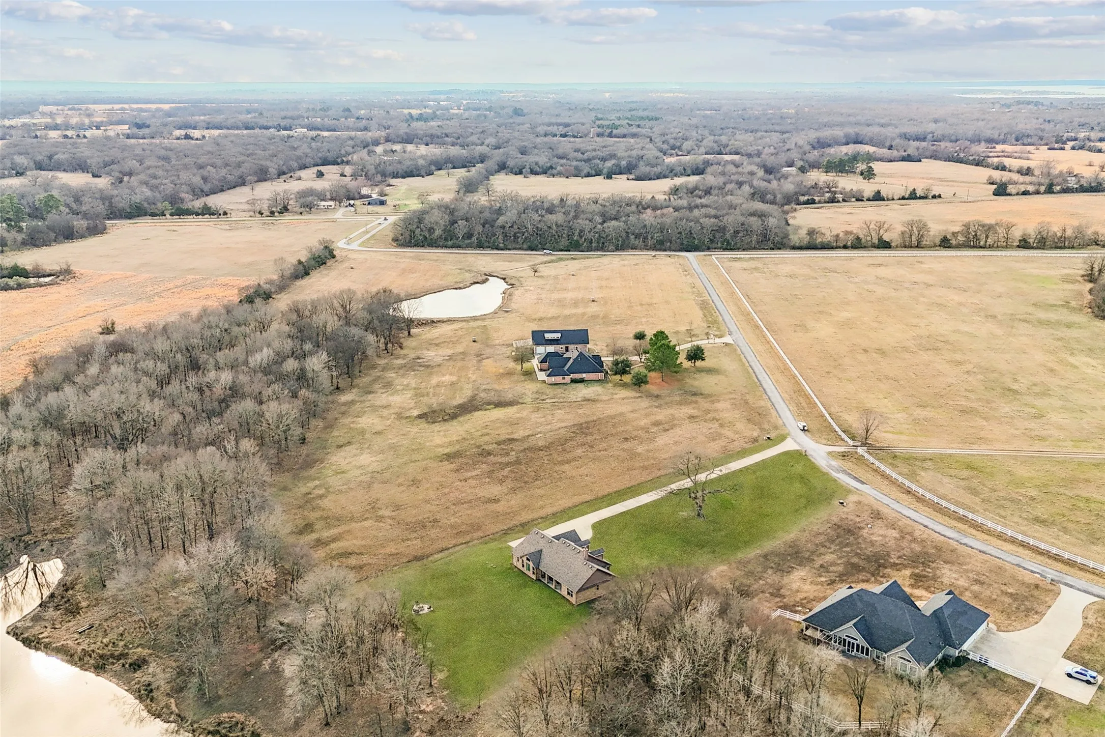 Single Family Residence For Sale in Wood County , 370 Private Road 5291, Yantis, Texas 75497, 3 Bedroom, 2 Bathroom, 2 Garage spaces, 2,050 Sqft, built in 2013, Preowned, Price $585,000, mls#21148522, Real Estate Agent in Yantis, Homes For Sale in Wood county, Homes For Sale in Yantis, Realtor in Yantis Texas, Real Estate Brokerage Independent Realty Texas, Luminita Cordes Realtor