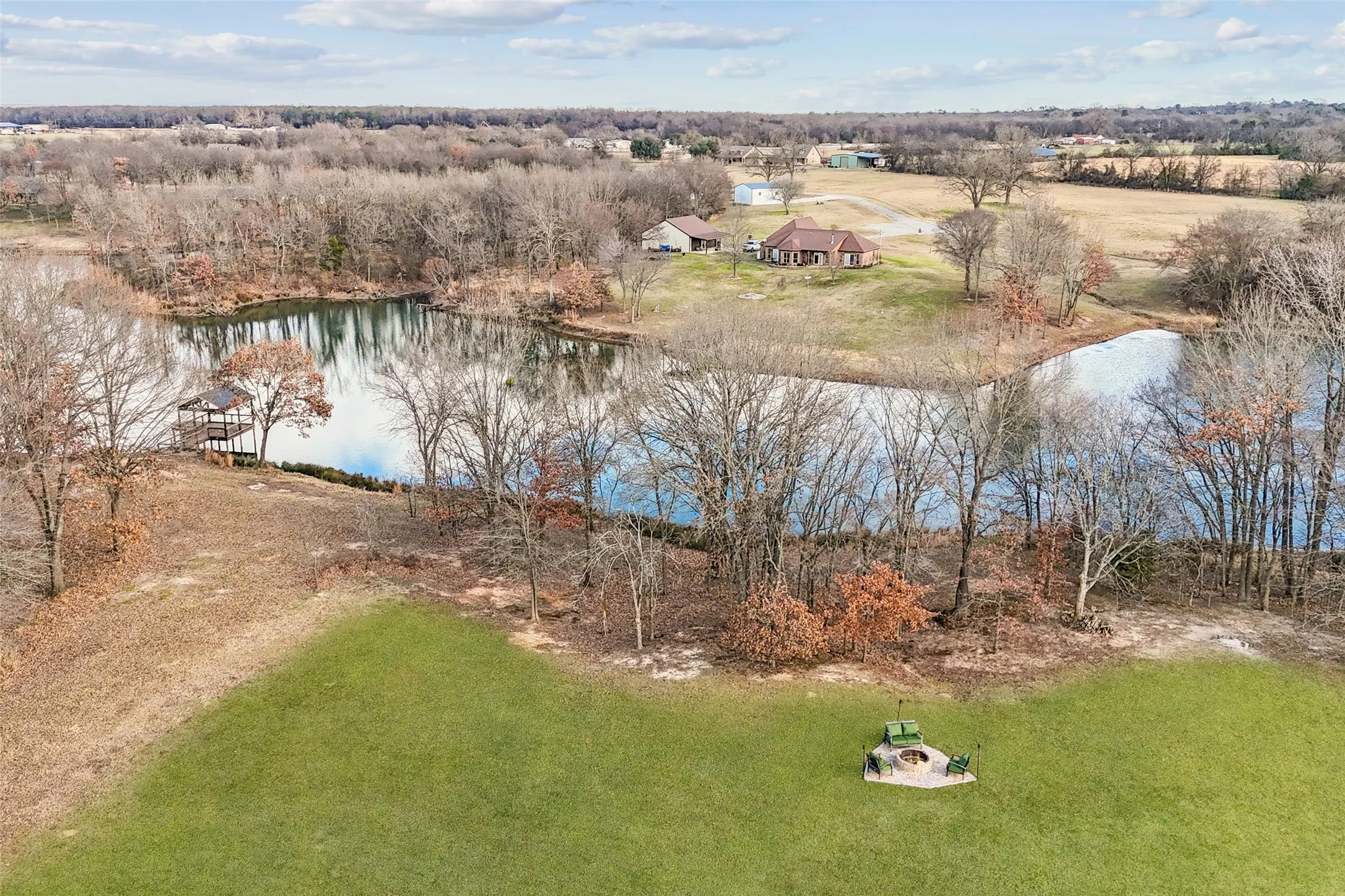 Single Family Residence For Sale in Wood County , 370 Private Road 5291, Yantis, Texas 75497, 3 Bedroom, 2 Bathroom, 2 Garage spaces, 2,050 Sqft, built in 2013, Preowned, Price $585,000, mls#21148522, Real Estate Agent in Yantis, Homes For Sale in Wood county, Homes For Sale in Yantis, Realtor in Yantis Texas, Real Estate Brokerage Independent Realty Texas, Luminita Cordes Realtor