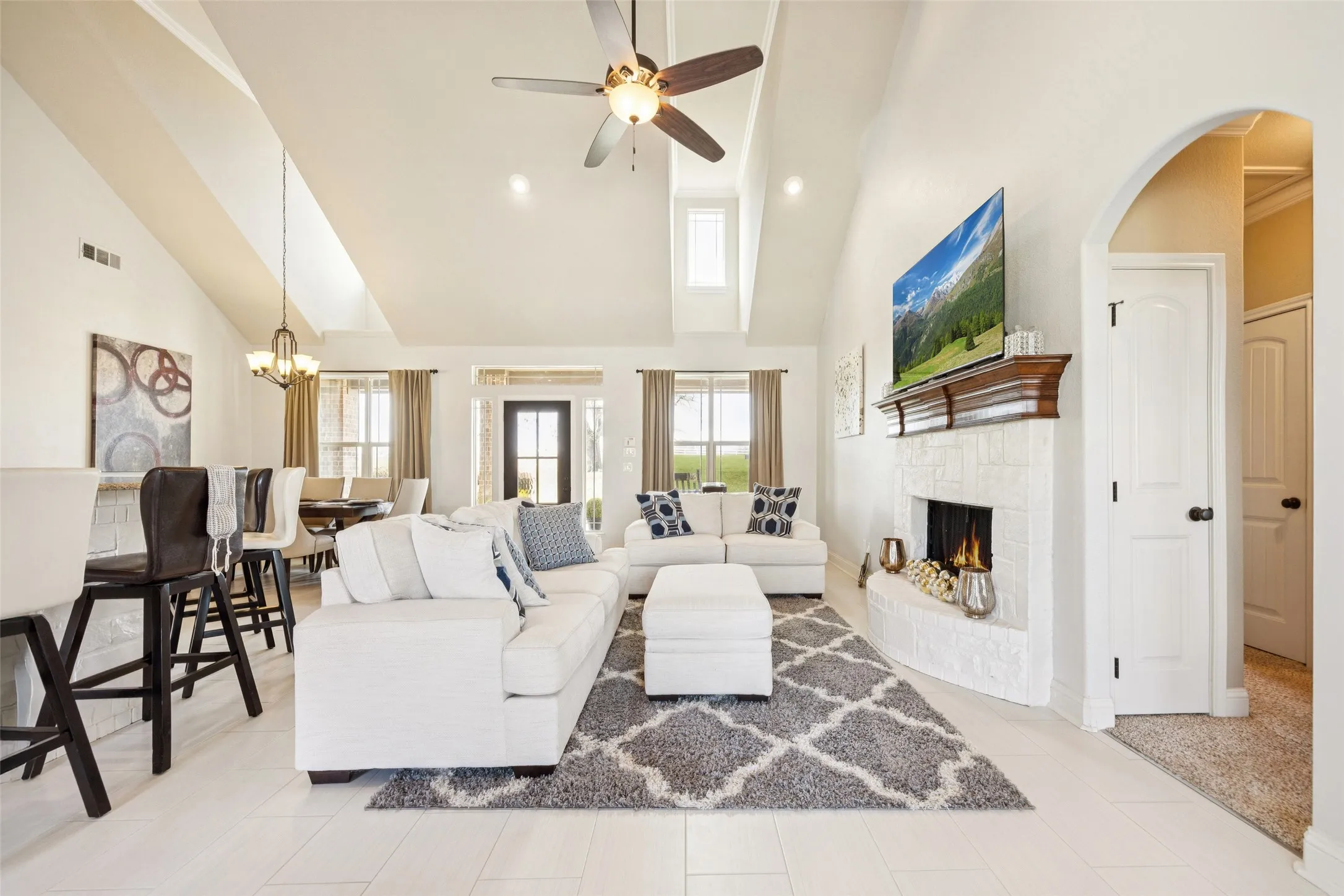 Single Family Residence For Sale in Wood County , 370 Private Road 5291, Yantis, Texas 75497, 3 Bedroom, 2 Bathroom, 2 Garage spaces, 2,050 Sqft, built in 2013, Preowned, Price $585,000, mls#21148522, Real Estate Agent in Yantis, Homes For Sale in Wood county, Homes For Sale in Yantis, Realtor in Yantis Texas, Real Estate Brokerage Independent Realty Texas, Luminita Cordes Realtor