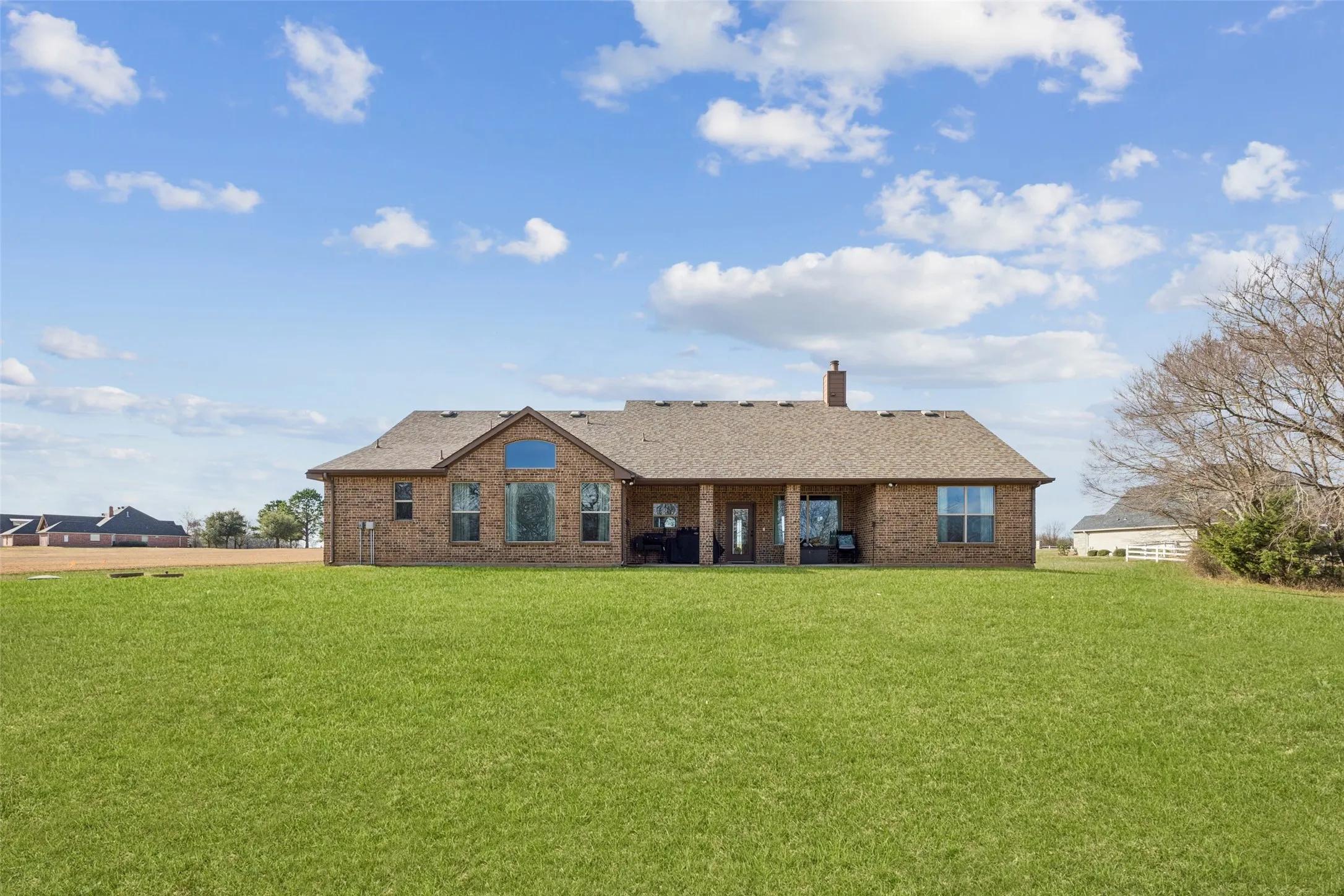 Single Family Residence For Sale in Wood County , 370 Private Road 5291, Yantis, Texas 75497, 3 Bedroom, 2 Bathroom, 2 Garage spaces, 2,050 Sqft, built in 2013, Preowned, Price $585,000, mls#21148522, Real Estate Agent in Yantis, Homes For Sale in Wood county, Homes For Sale in Yantis, Realtor in Yantis Texas, Real Estate Brokerage Independent Realty Texas, Luminita Cordes Realtor