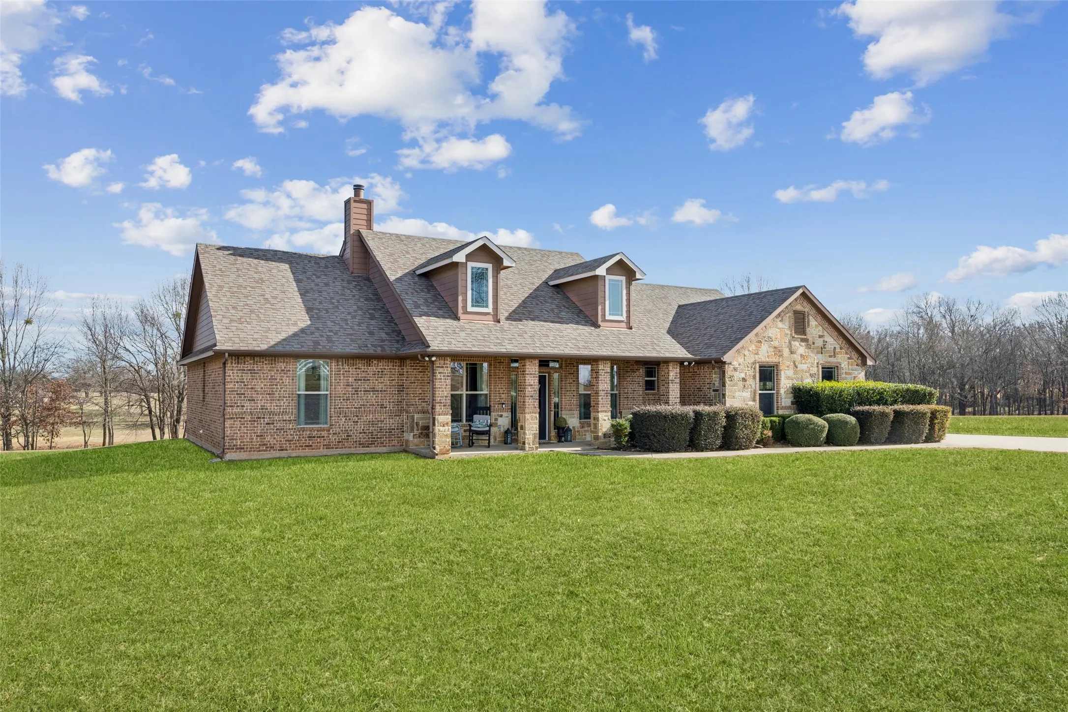 Single Family Residence For Sale in Wood County , 370 Private Road 5291, Yantis, Texas 75497, 3 Bedroom, 2 Bathroom, 2 Garage spaces, 2,050 Sqft, built in 2013, Preowned, Price $585,000, mls#21148522, Real Estate Agent in Yantis, Homes For Sale in Wood county, Homes For Sale in Yantis, Realtor in Yantis Texas, Real Estate Brokerage Independent Realty Texas, Luminita Cordes Realtor