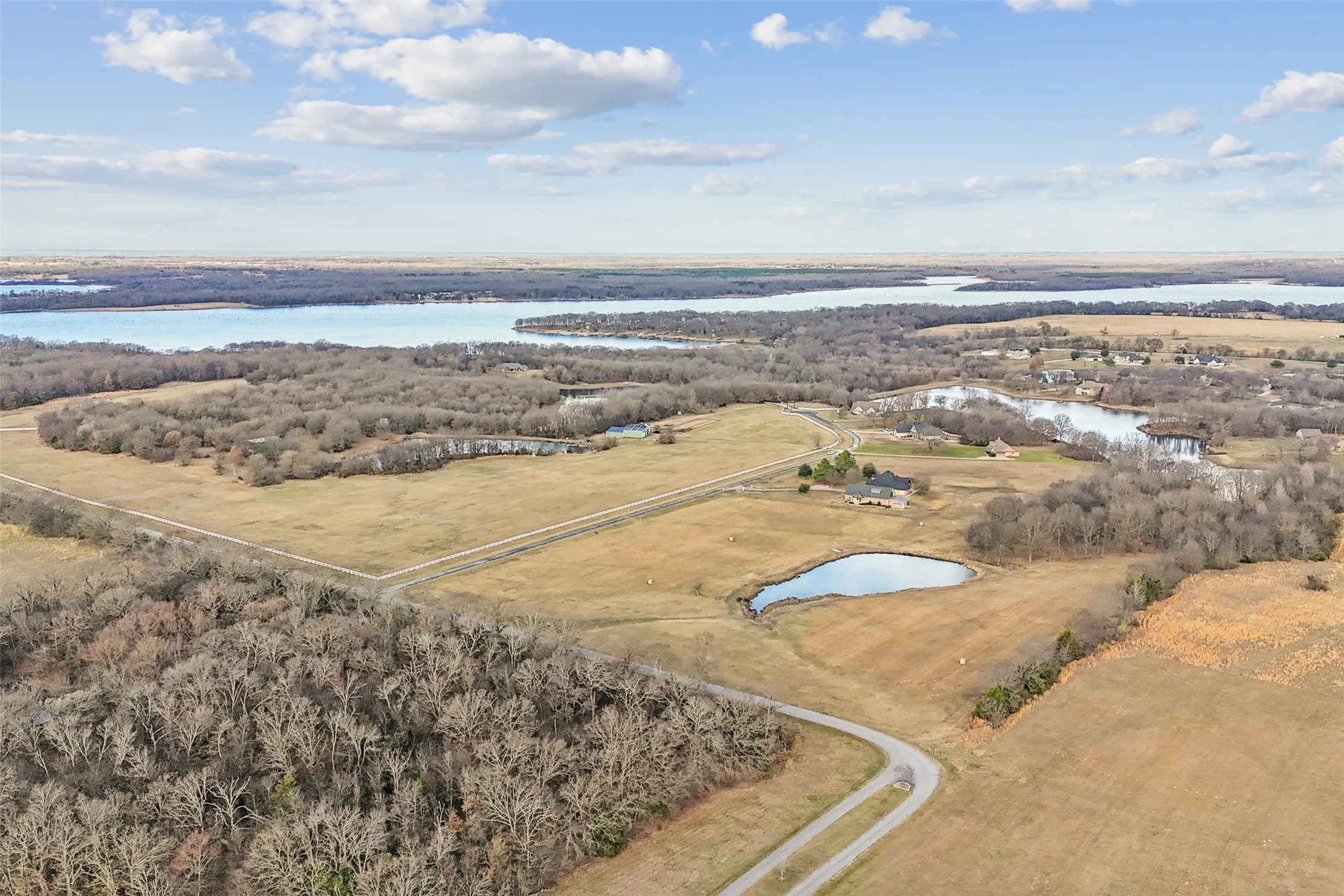 Single Family Residence For Sale in Wood County , 370 Private Road 5291, Yantis, Texas 75497, 3 Bedroom, 2 Bathroom, 2 Garage spaces, 2,050 Sqft, built in 2013, Preowned, Price $585,000, mls#21148522, Real Estate Agent in Yantis, Homes For Sale in Wood county, Homes For Sale in Yantis, Realtor in Yantis Texas, Real Estate Brokerage Independent Realty Texas, Luminita Cordes Realtor