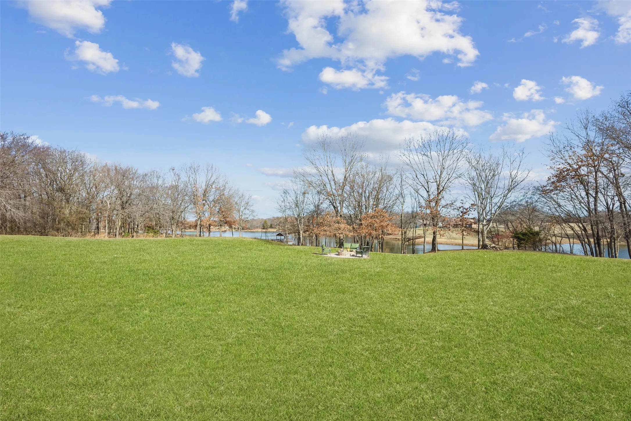 Single Family Residence For Sale in Wood County , 370 Private Road 5291, Yantis, Texas 75497, 3 Bedroom, 2 Bathroom, 2 Garage spaces, 2,050 Sqft, built in 2013, Preowned, Price $585,000, mls#21148522, Real Estate Agent in Yantis, Homes For Sale in Wood county, Homes For Sale in Yantis, Realtor in Yantis Texas, Real Estate Brokerage Independent Realty Texas, Luminita Cordes Realtor