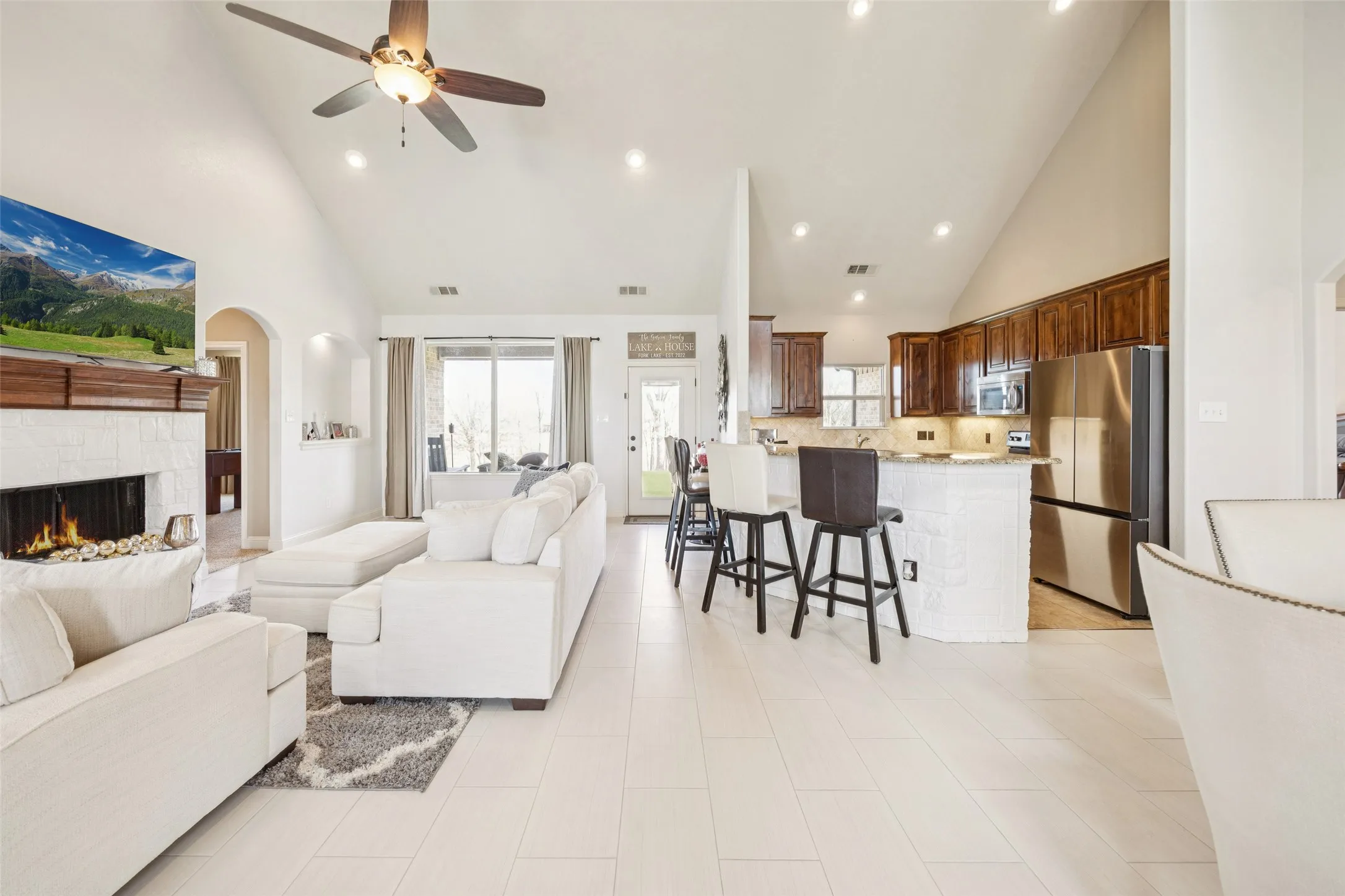 Single Family Residence For Sale in Wood County , 370 Private Road 5291, Yantis, Texas 75497, 3 Bedroom, 2 Bathroom, 2 Garage spaces, 2,050 Sqft, built in 2013, Preowned, Price $585,000, mls#21148522, Real Estate Agent in Yantis, Homes For Sale in Wood county, Homes For Sale in Yantis, Realtor in Yantis Texas, Real Estate Brokerage Independent Realty Texas, Luminita Cordes Realtor