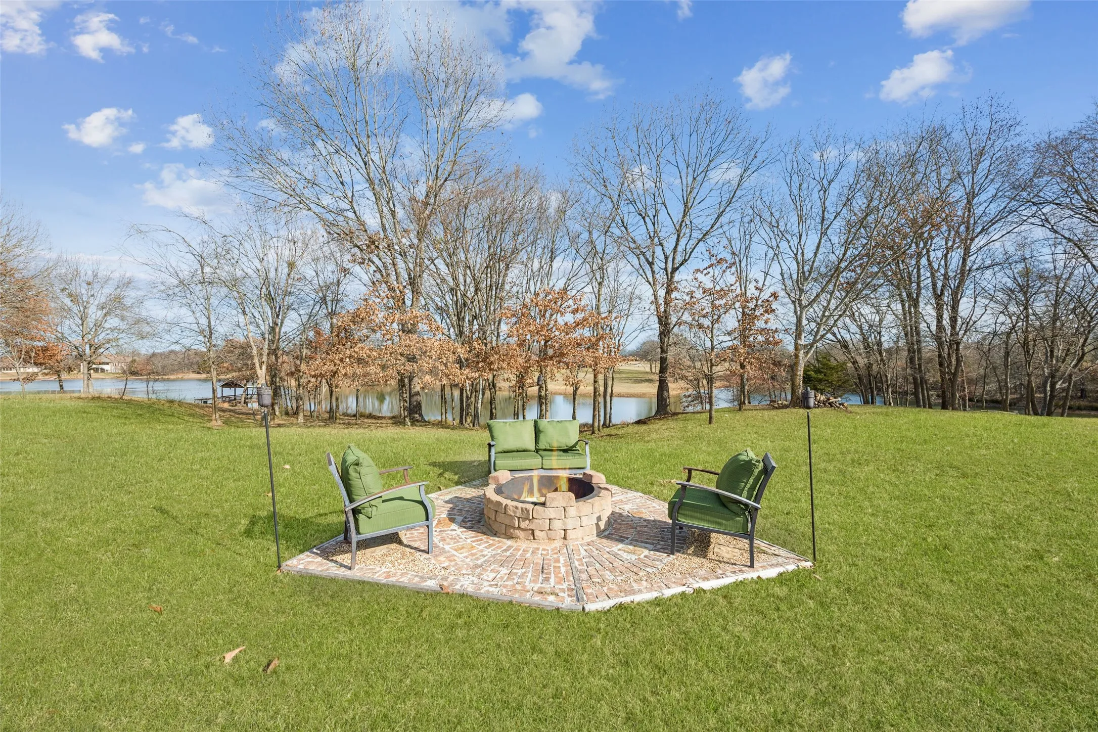 Single Family Residence For Sale in Wood County , 370 Private Road 5291, Yantis, Texas 75497, 3 Bedroom, 2 Bathroom, 2 Garage spaces, 2,050 Sqft, built in 2013, Preowned, Price $585,000, mls#21148522, Real Estate Agent in Yantis, Homes For Sale in Wood county, Homes For Sale in Yantis, Realtor in Yantis Texas, Real Estate Brokerage Independent Realty Texas, Luminita Cordes Realtor