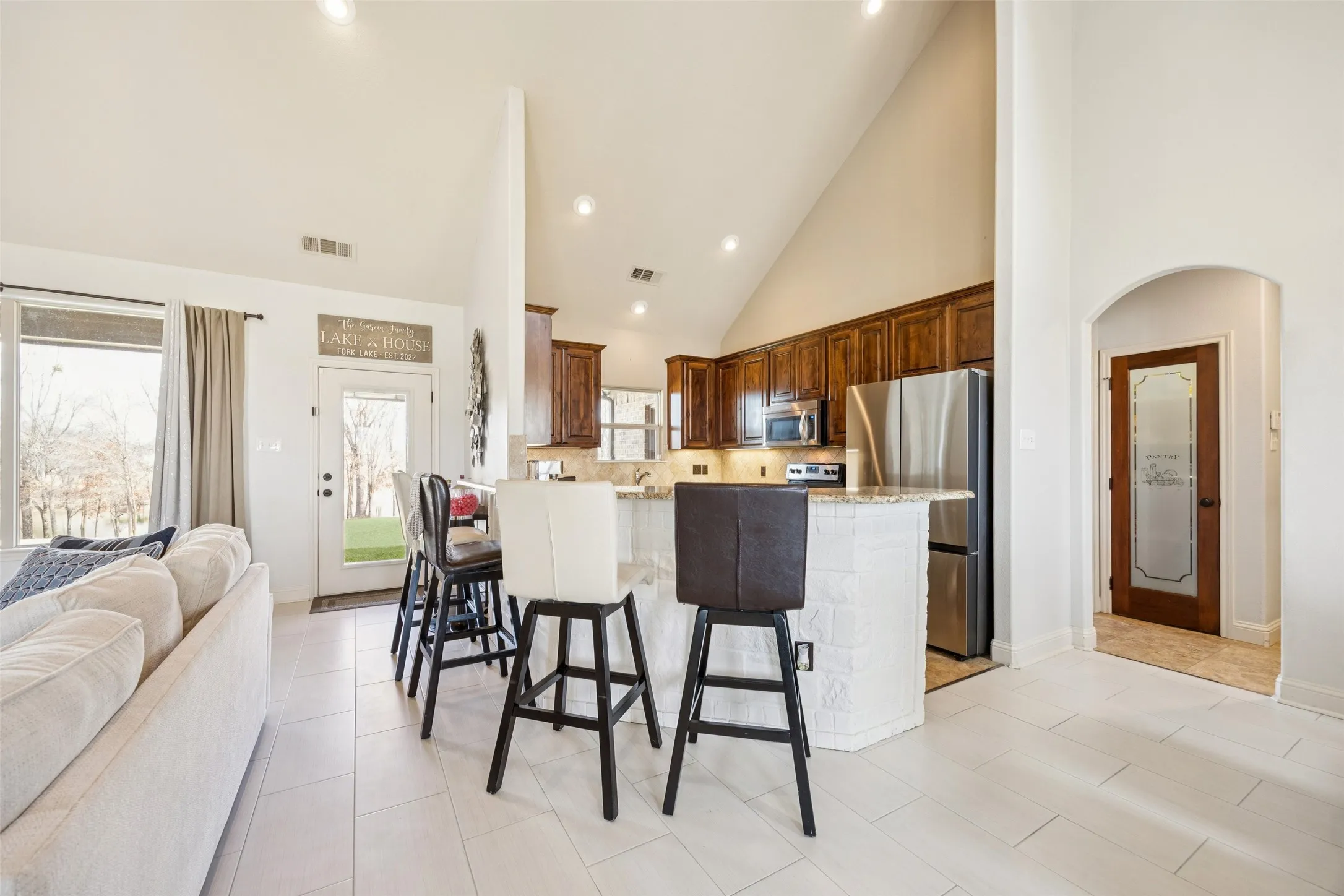 Single Family Residence For Sale in Wood County , 370 Private Road 5291, Yantis, Texas 75497, 3 Bedroom, 2 Bathroom, 2 Garage spaces, 2,050 Sqft, built in 2013, Preowned, Price $585,000, mls#21148522, Real Estate Agent in Yantis, Homes For Sale in Wood county, Homes For Sale in Yantis, Realtor in Yantis Texas, Real Estate Brokerage Independent Realty Texas, Luminita Cordes Realtor