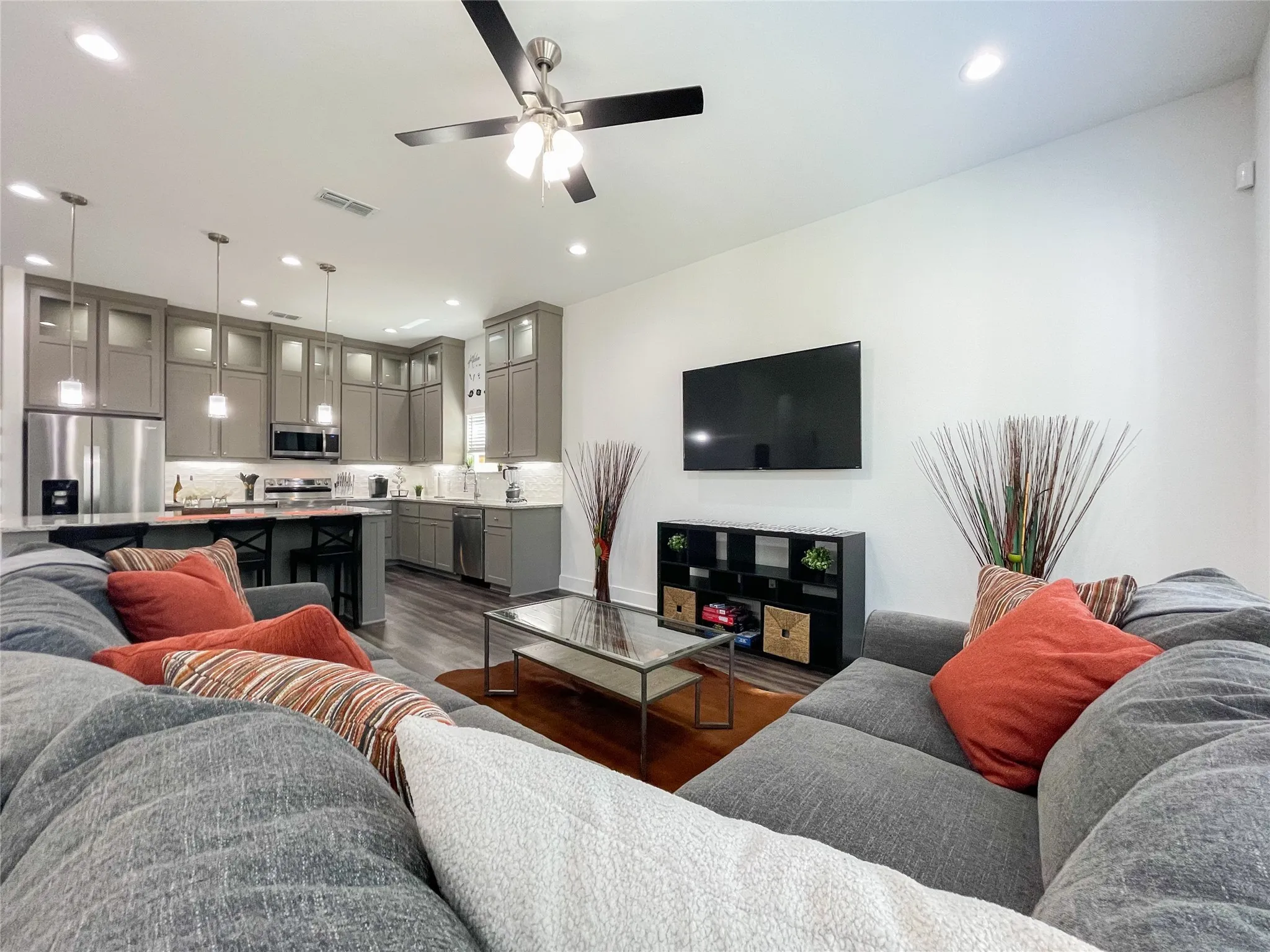 Single Family Residence For Rent in Dallas County , 1838 Life Avenue, Dallas, Texas 75212, 4 Bedrooms, 2 Bathrooms, 2 Garage spaces, 1,830 Sqft, built in 2022, Preowned, Price $3,200, mls#21144743, Real Estate Agent in Dallas, Homes For Rent in Dallas county, Homes For Rent in Dallas, Realtor in Dallas Texas, Real Estate Brokerage Independent Realty Texas, Luminita Cordes Realtor