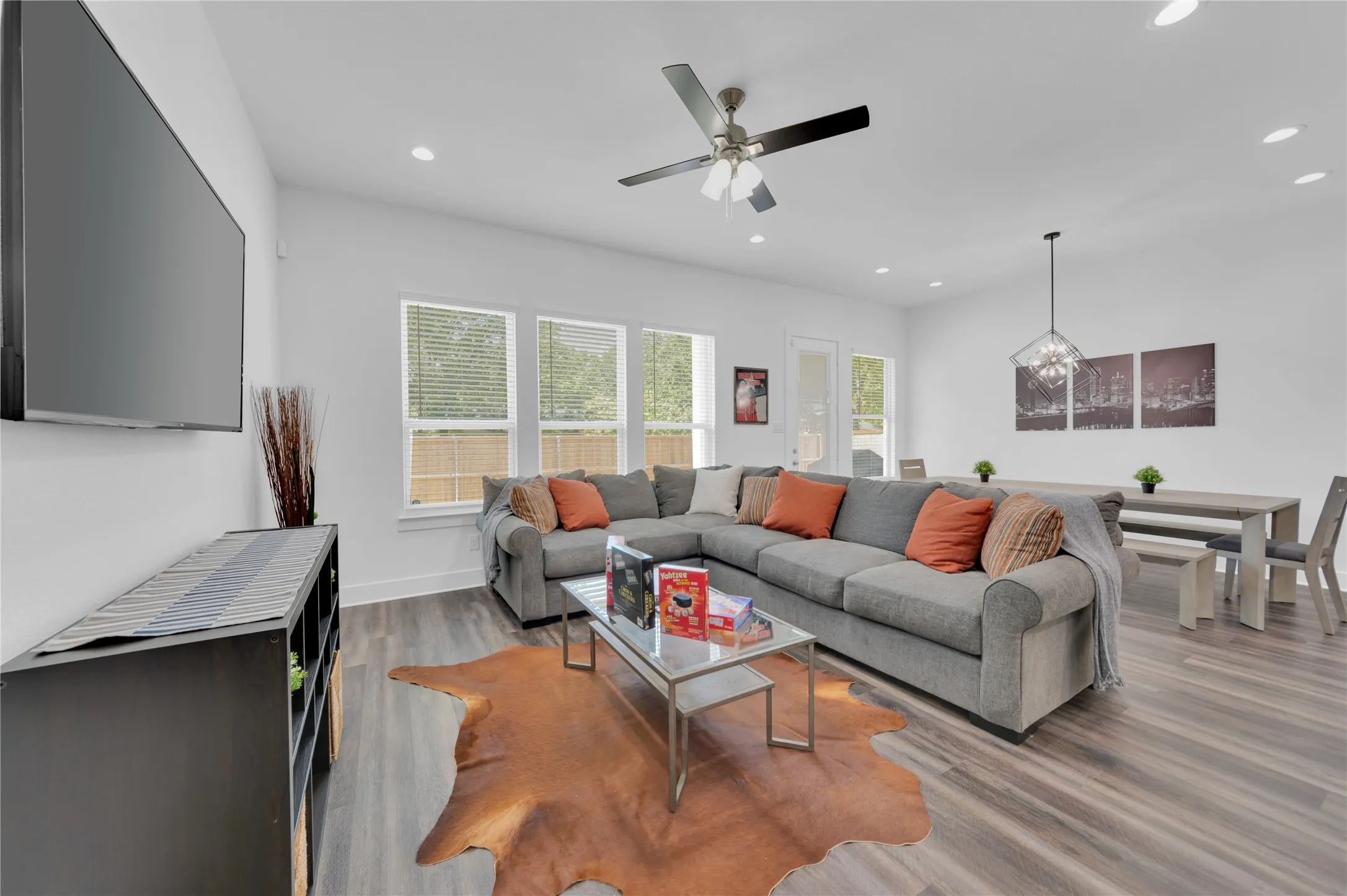 Single Family Residence For Rent in Dallas County , 1838 Life Avenue, Dallas, Texas 75212, 4 Bedrooms, 2 Bathrooms, 2 Garage spaces, 1,830 Sqft, built in 2022, Preowned, Price $3,200, mls#21144743, Real Estate Agent in Dallas, Homes For Rent in Dallas county, Homes For Rent in Dallas, Realtor in Dallas Texas, Real Estate Brokerage Independent Realty Texas, Luminita Cordes Realtor