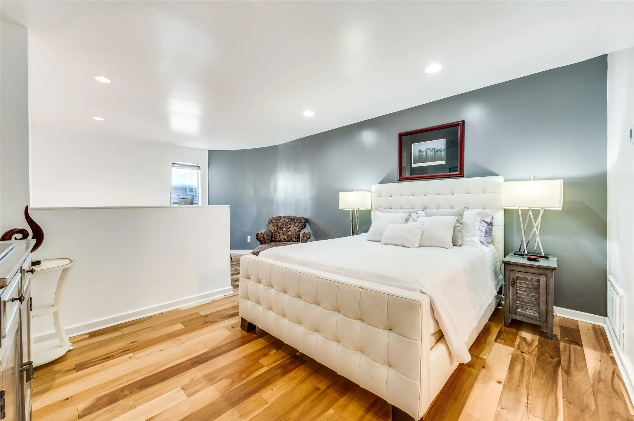 Condominium For Sale in Dallas County , 4130 Newton Avenue D, Dallas, Texas 75219, 1 Bedroom, 2 Bathroom, Garage spaces, 1,208 Sqft, built in 1974, Preowned, mls#21156213, Real Estate Agent in Dallas, Homes For Sale in Dallas county, Homes For Sale in Dallas, Realtor in Dallas Texas, Real Estate Brokerage Independent Realty Texas, Luminita Cordes Realtor