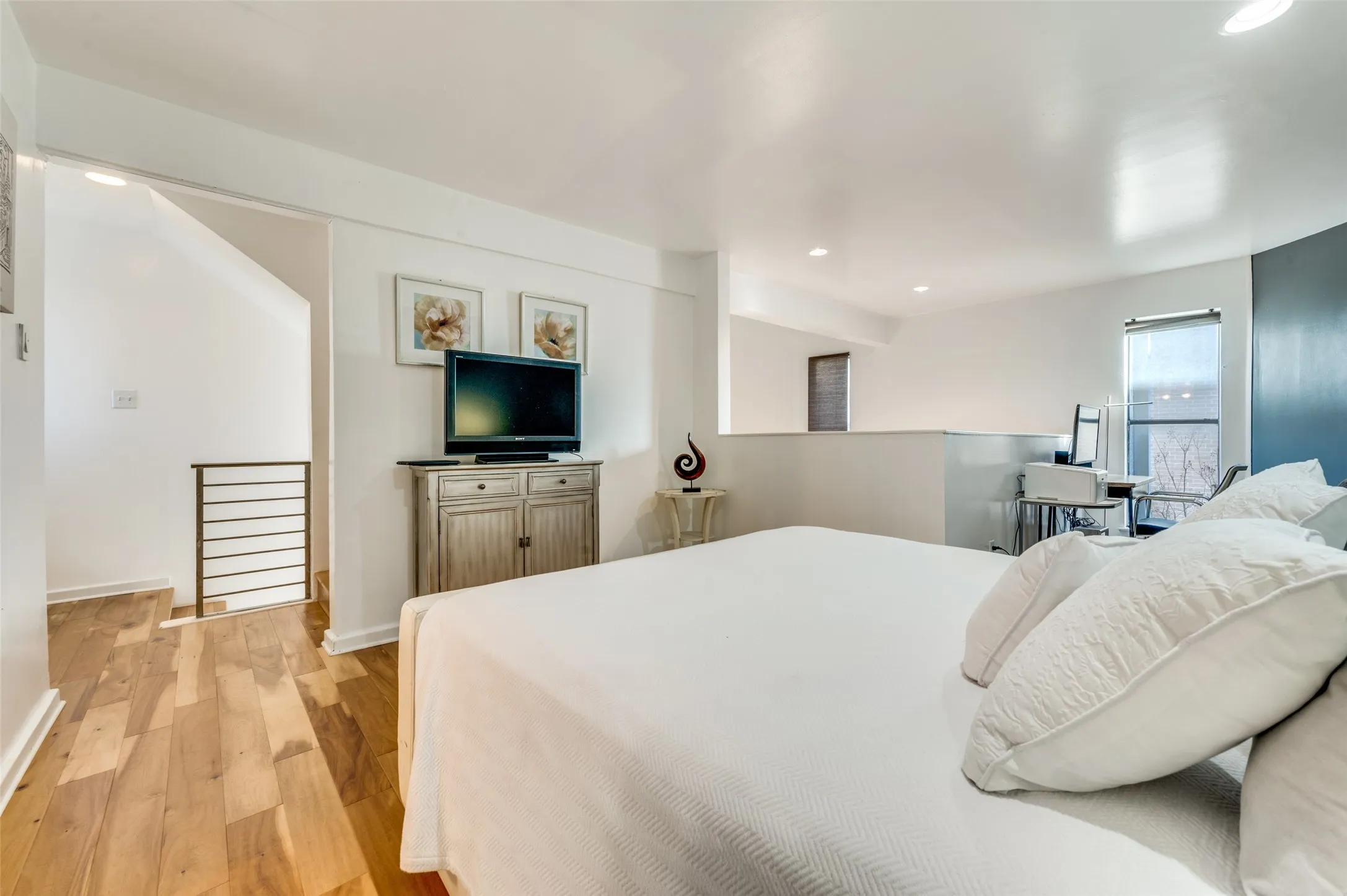 Condominium For Sale in Dallas County , 4130 Newton Avenue D, Dallas, Texas 75219, 1 Bedroom, 2 Bathroom, Garage spaces, 1,208 Sqft, built in 1974, Preowned, mls#21156213, Real Estate Agent in Dallas, Homes For Sale in Dallas county, Homes For Sale in Dallas, Realtor in Dallas Texas, Real Estate Brokerage Independent Realty Texas, Luminita Cordes Realtor