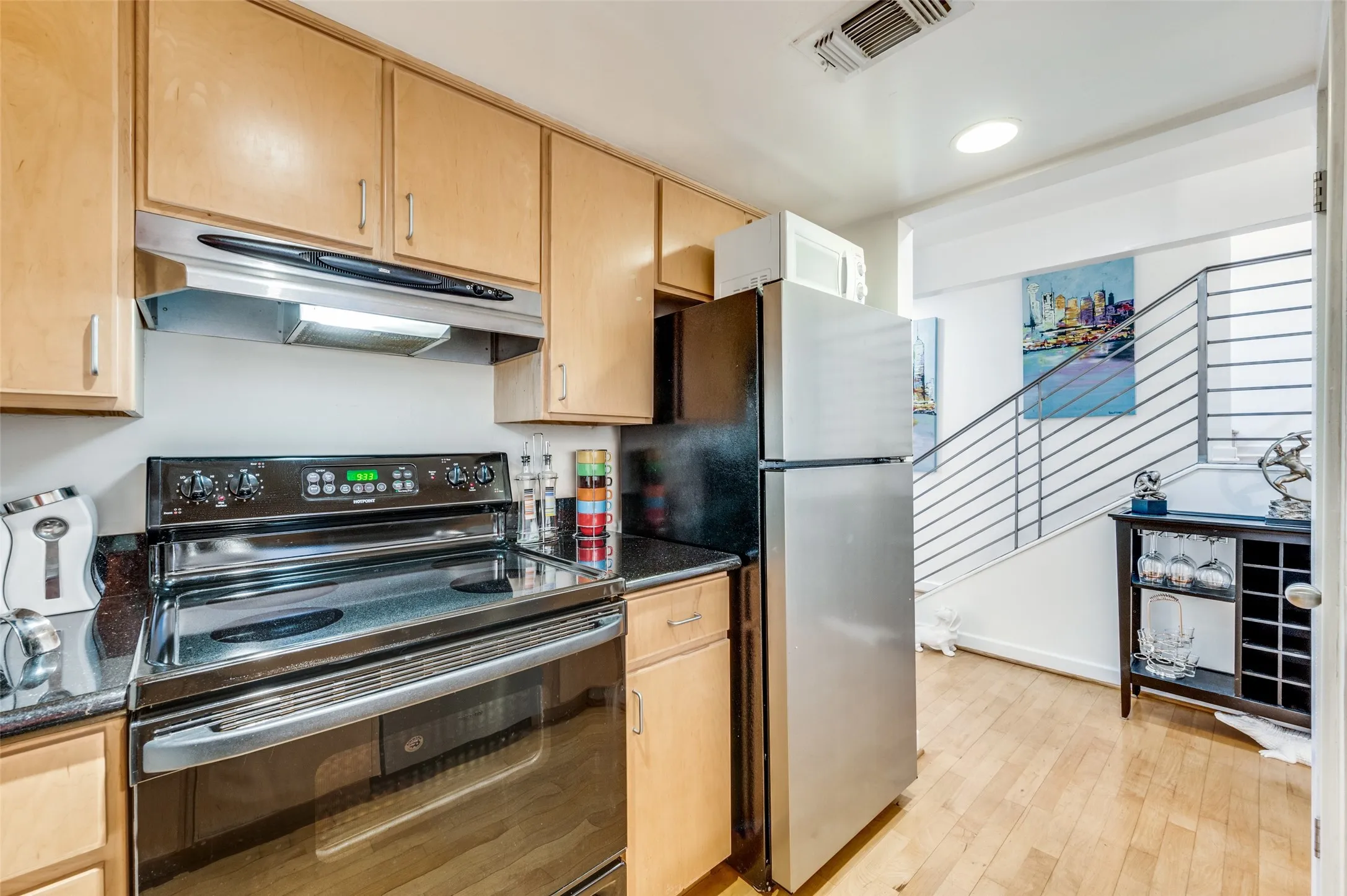 Condominium For Sale in Dallas County , 4130 Newton Avenue D, Dallas, Texas 75219, 1 Bedroom, 2 Bathroom, Garage spaces, 1,208 Sqft, built in 1974, Preowned, mls#21156213, Real Estate Agent in Dallas, Homes For Sale in Dallas county, Homes For Sale in Dallas, Realtor in Dallas Texas, Real Estate Brokerage Independent Realty Texas, Luminita Cordes Realtor