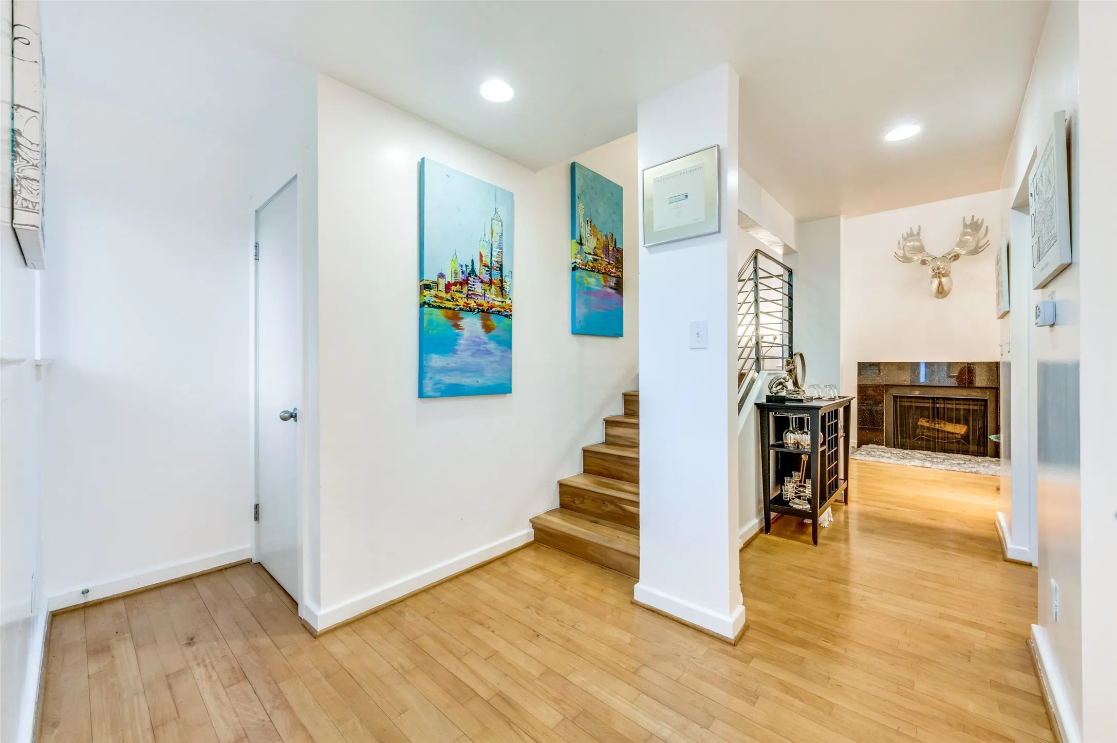 Condominium For Sale in Dallas County , 4130 Newton Avenue D, Dallas, Texas 75219, 1 Bedroom, 2 Bathroom, Garage spaces, 1,208 Sqft, built in 1974, Preowned, mls#21156213, Real Estate Agent in Dallas, Homes For Sale in Dallas county, Homes For Sale in Dallas, Realtor in Dallas Texas, Real Estate Brokerage Independent Realty Texas, Luminita Cordes Realtor
