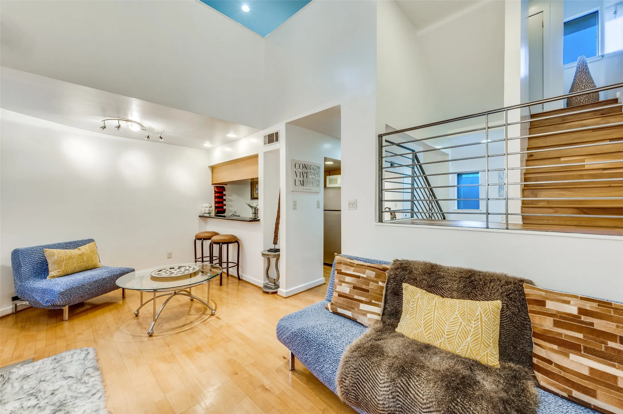 Condominium For Sale in Dallas County , 4130 Newton Avenue D, Dallas, Texas 75219, 1 Bedroom, 2 Bathroom, Garage spaces, 1,208 Sqft, built in 1974, Preowned, mls#21156213, Real Estate Agent in Dallas, Homes For Sale in Dallas county, Homes For Sale in Dallas, Realtor in Dallas Texas, Real Estate Brokerage Independent Realty Texas, Luminita Cordes Realtor