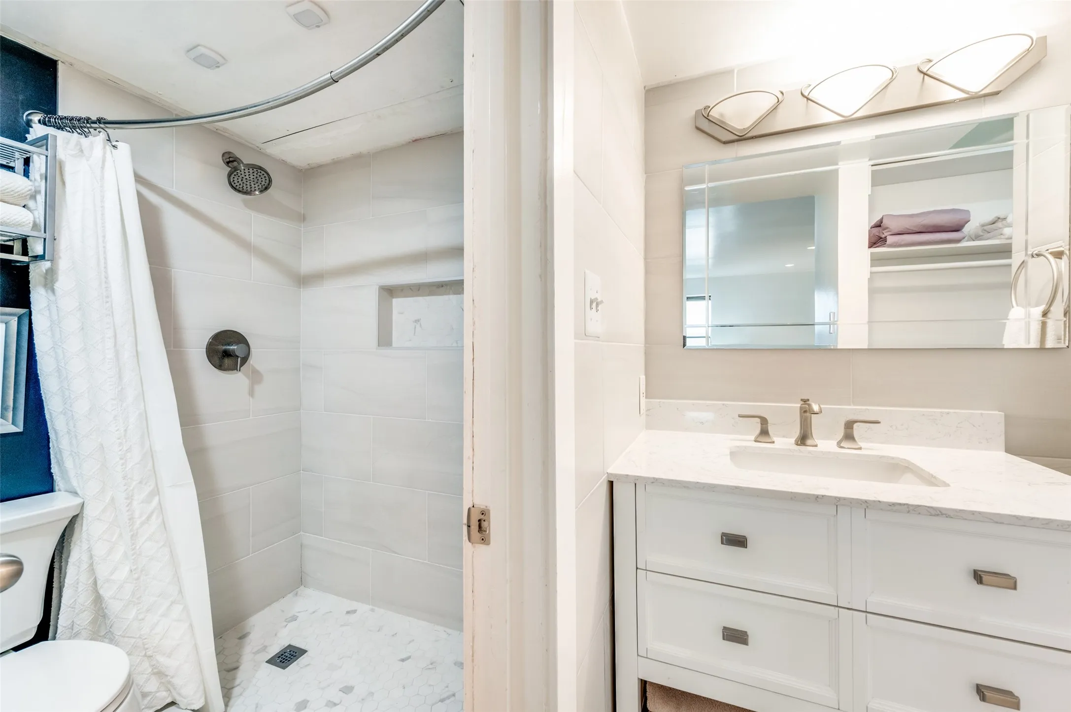 Condominium For Sale in Dallas County , 4130 Newton Avenue D, Dallas, Texas 75219, 1 Bedroom, 2 Bathroom, Garage spaces, 1,208 Sqft, built in 1974, Preowned, mls#21156213, Real Estate Agent in Dallas, Homes For Sale in Dallas county, Homes For Sale in Dallas, Realtor in Dallas Texas, Real Estate Brokerage Independent Realty Texas, Luminita Cordes Realtor