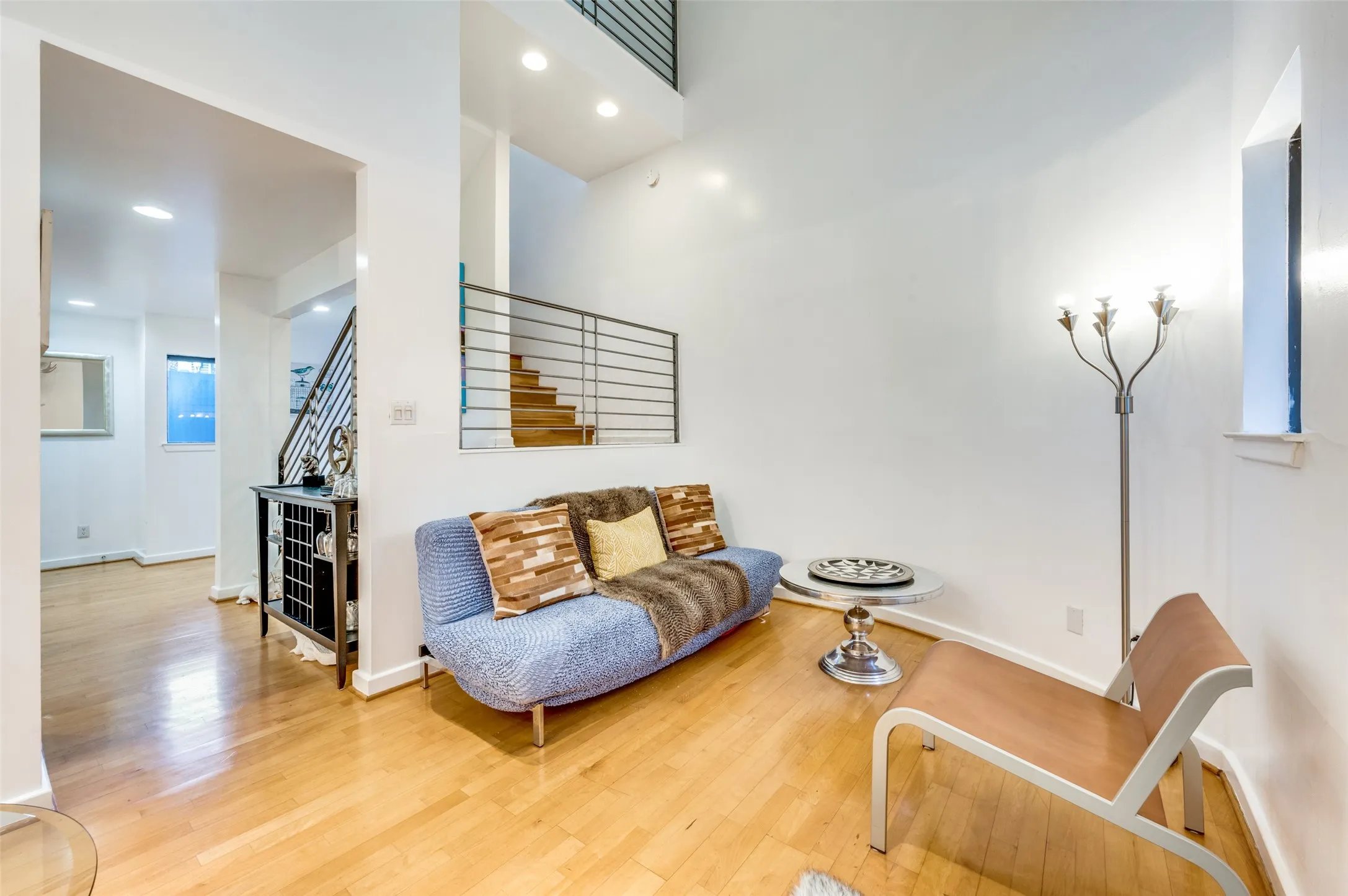Condominium For Sale in Dallas County , 4130 Newton Avenue D, Dallas, Texas 75219, 1 Bedroom, 2 Bathroom, Garage spaces, 1,208 Sqft, built in 1974, Preowned, mls#21156213, Real Estate Agent in Dallas, Homes For Sale in Dallas county, Homes For Sale in Dallas, Realtor in Dallas Texas, Real Estate Brokerage Independent Realty Texas, Luminita Cordes Realtor