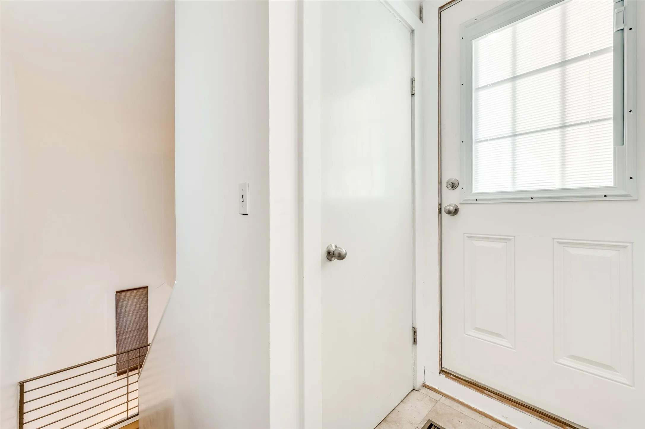 Condominium For Sale in Dallas County , 4130 Newton Avenue D, Dallas, Texas 75219, 1 Bedroom, 2 Bathroom, Garage spaces, 1,208 Sqft, built in 1974, Preowned, mls#21156213, Real Estate Agent in Dallas, Homes For Sale in Dallas county, Homes For Sale in Dallas, Realtor in Dallas Texas, Real Estate Brokerage Independent Realty Texas, Luminita Cordes Realtor