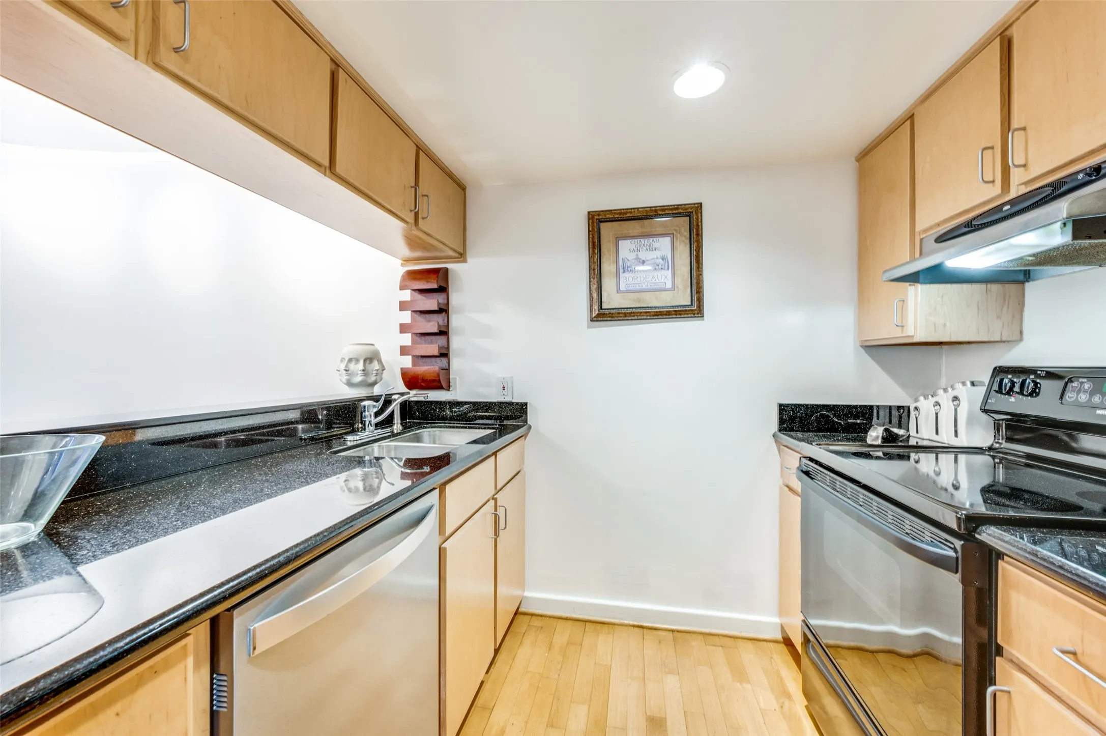 Condominium For Sale in Dallas County , 4130 Newton Avenue D, Dallas, Texas 75219, 1 Bedroom, 2 Bathroom, Garage spaces, 1,208 Sqft, built in 1974, Preowned, mls#21156213, Real Estate Agent in Dallas, Homes For Sale in Dallas county, Homes For Sale in Dallas, Realtor in Dallas Texas, Real Estate Brokerage Independent Realty Texas, Luminita Cordes Realtor