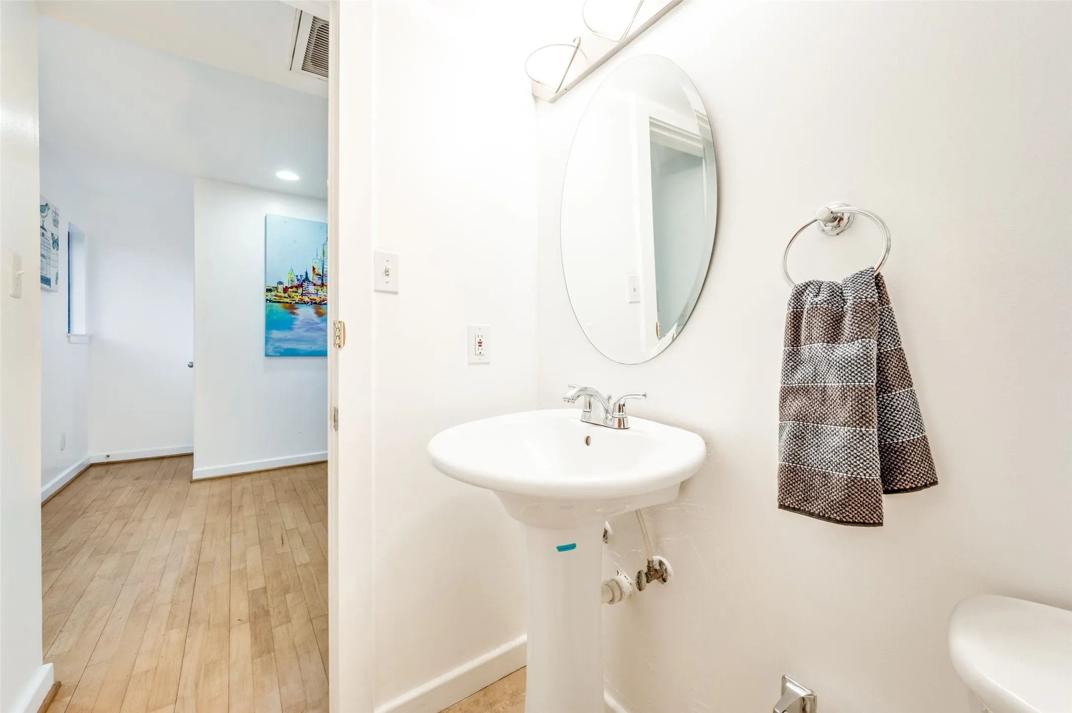 Condominium For Sale in Dallas County , 4130 Newton Avenue D, Dallas, Texas 75219, 1 Bedroom, 2 Bathroom, Garage spaces, 1,208 Sqft, built in 1974, Preowned, mls#21156213, Real Estate Agent in Dallas, Homes For Sale in Dallas county, Homes For Sale in Dallas, Realtor in Dallas Texas, Real Estate Brokerage Independent Realty Texas, Luminita Cordes Realtor