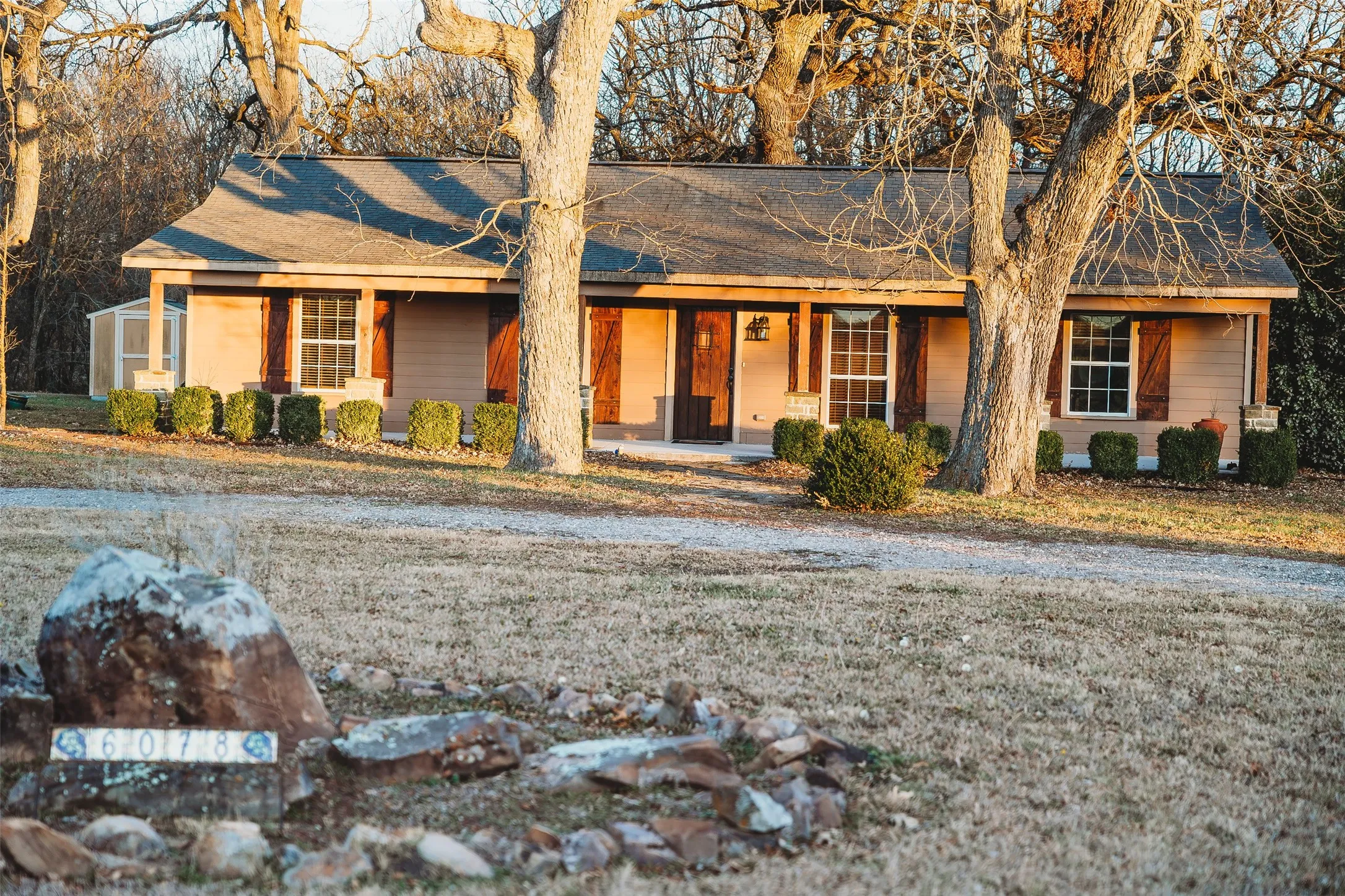 Single Family Residence For Sale in Grayson County , 6078 E Line Road, Whitewright, Texas 75491, 3 Bedroom, 2 Bathroom, Garage spaces, 1,830 Sqft, built in 2010, mls#21152807, Real Estate Agent in Whitewright, Homes For Sale in Grayson county, Homes For Sale in Whitewright, Realtor in Whitewright Texas, Real Estate Brokerage Independent Realty Texas, Luminita Cordes Realtor