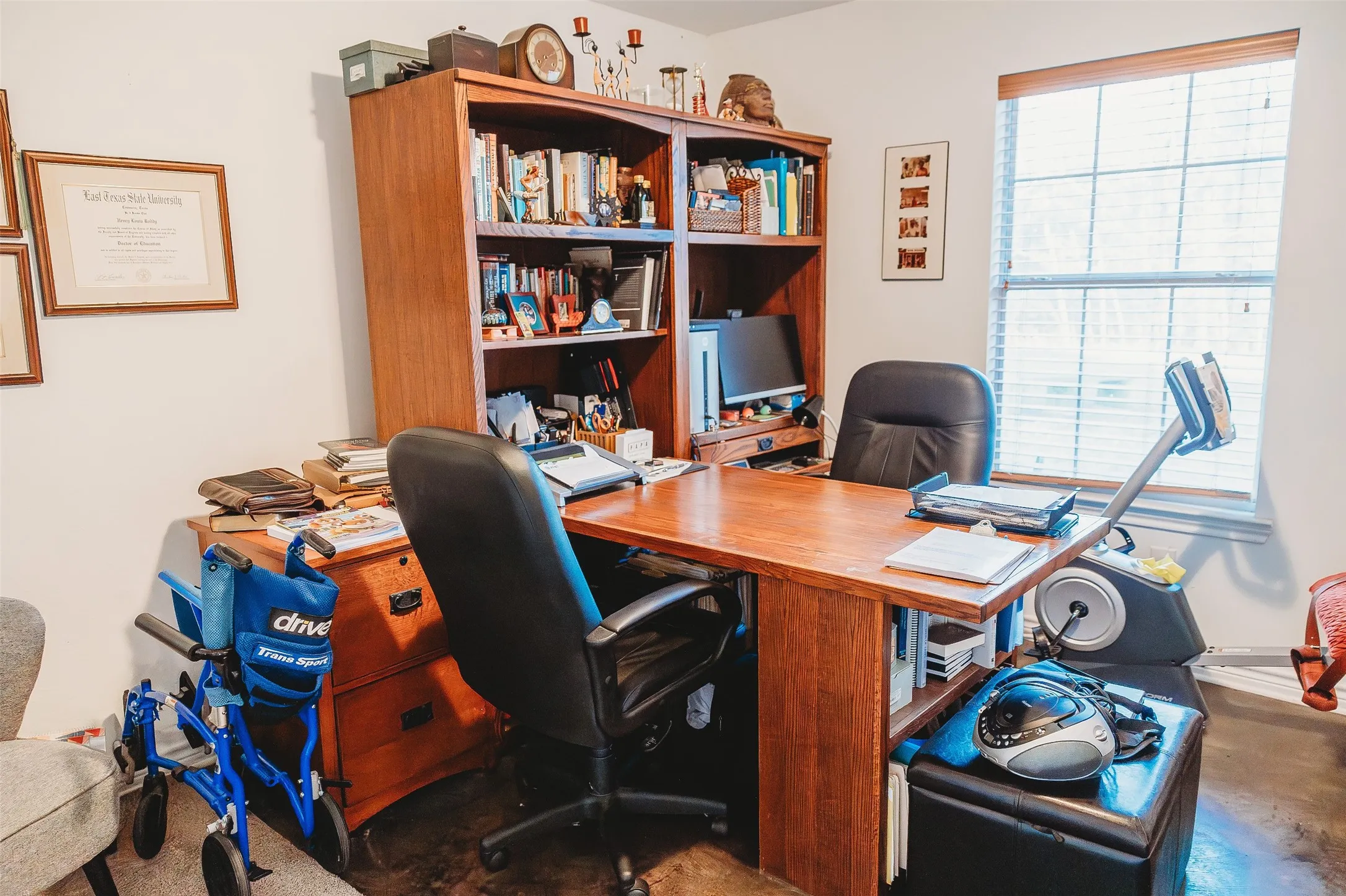 Office with baseboards