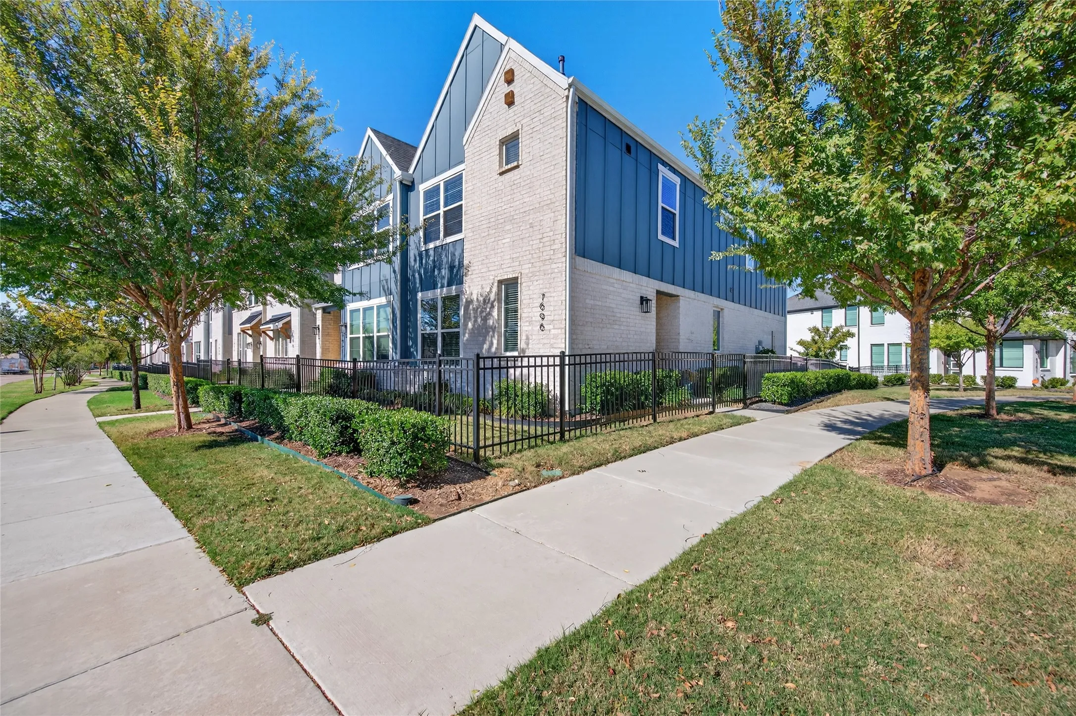 Townhouse For Sale in Tarrant County , 7696 Resting Mews, North Richland Hills, Texas 76182, 3 Bedroom, 3 Bathroom, 2 Garage spaces, 1,501 Sqft, built in 2020, mls#21156151, Real Estate Agent in North Richland Hills, Homes For Sale in Tarrant county, Homes For Sale in North Richland Hills, Realtor in North Richland Hills Texas, Real Estate Brokerage Independent Realty Texas, Luminita Cordes Realtor