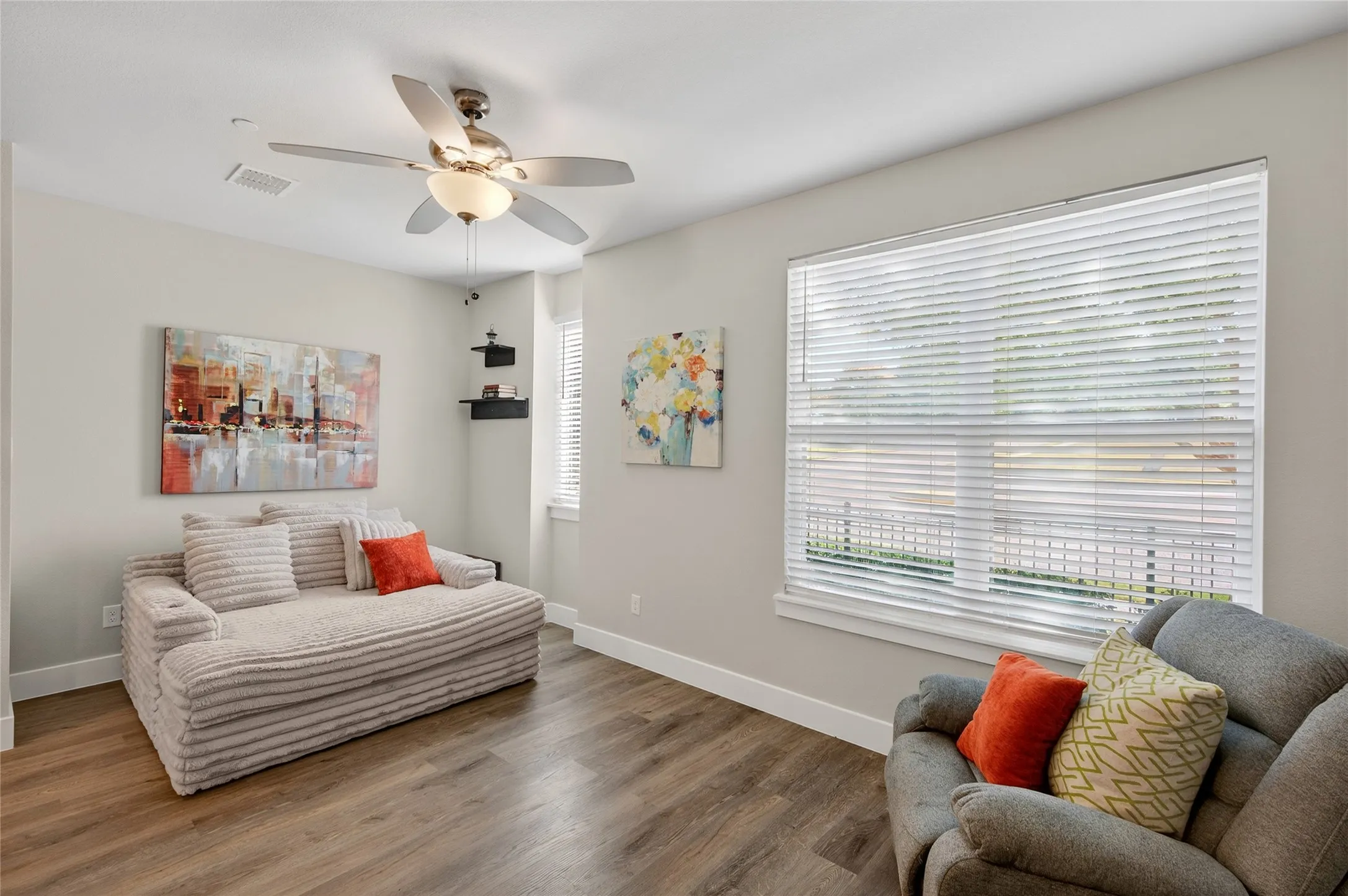 Townhouse For Sale in Tarrant County , 7696 Resting Mews, North Richland Hills, Texas 76182, 3 Bedroom, 3 Bathroom, 2 Garage spaces, 1,501 Sqft, built in 2020, mls#21156151, Real Estate Agent in North Richland Hills, Homes For Sale in Tarrant county, Homes For Sale in North Richland Hills, Realtor in North Richland Hills Texas, Real Estate Brokerage Independent Realty Texas, Luminita Cordes Realtor