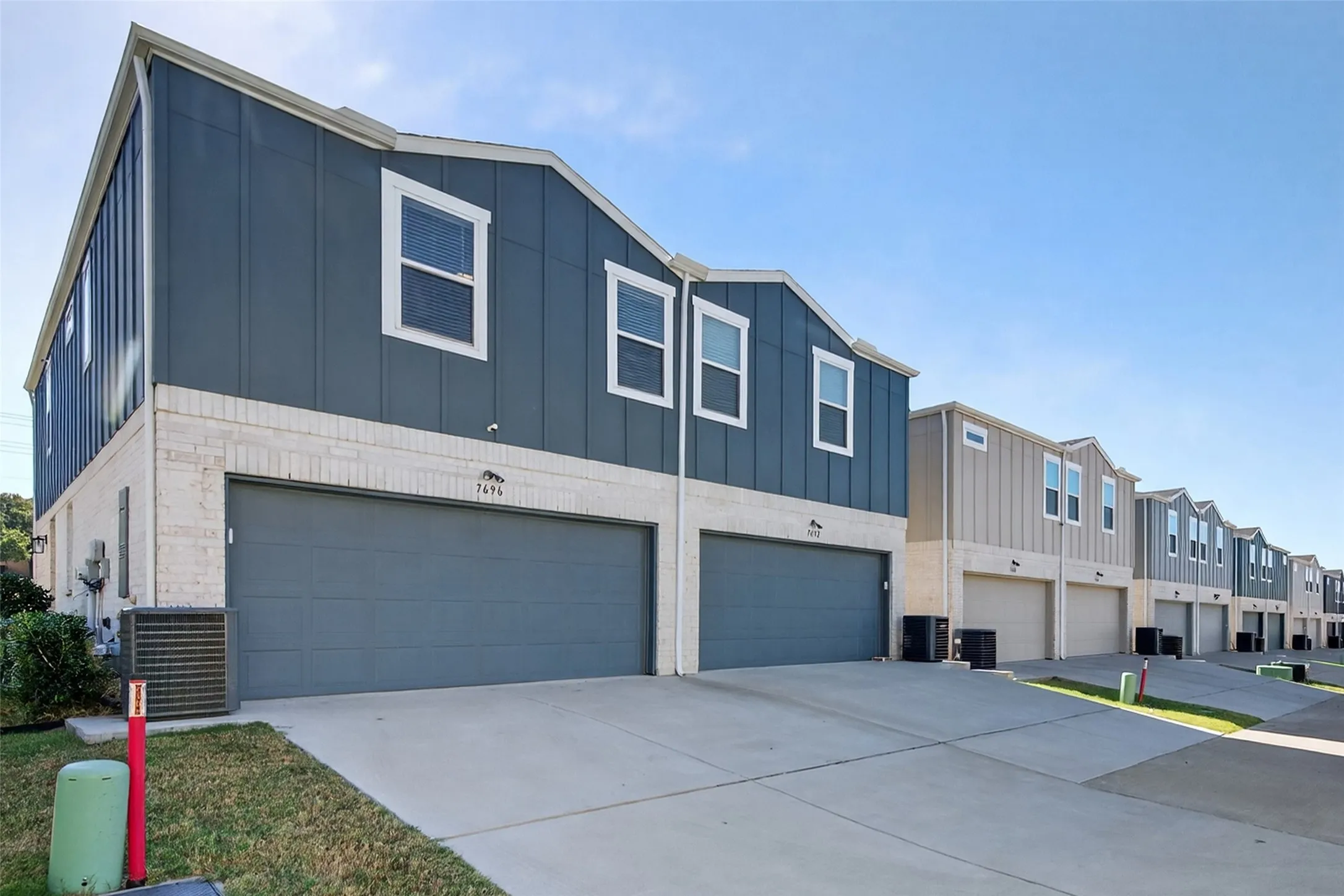 Townhouse For Sale in Tarrant County , 7696 Resting Mews, North Richland Hills, Texas 76182, 3 Bedroom, 3 Bathroom, 2 Garage spaces, 1,501 Sqft, built in 2020, mls#21156151, Real Estate Agent in North Richland Hills, Homes For Sale in Tarrant county, Homes For Sale in North Richland Hills, Realtor in North Richland Hills Texas, Real Estate Brokerage Independent Realty Texas, Luminita Cordes Realtor