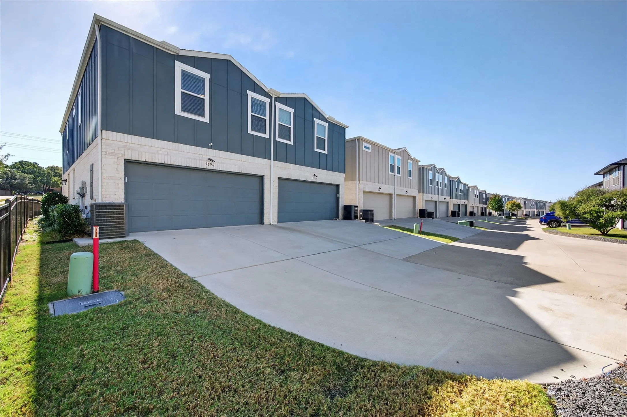 Townhouse For Sale in Tarrant County , 7696 Resting Mews, North Richland Hills, Texas 76182, 3 Bedroom, 3 Bathroom, 2 Garage spaces, 1,501 Sqft, built in 2020, mls#21156151, Real Estate Agent in North Richland Hills, Homes For Sale in Tarrant county, Homes For Sale in North Richland Hills, Realtor in North Richland Hills Texas, Real Estate Brokerage Independent Realty Texas, Luminita Cordes Realtor