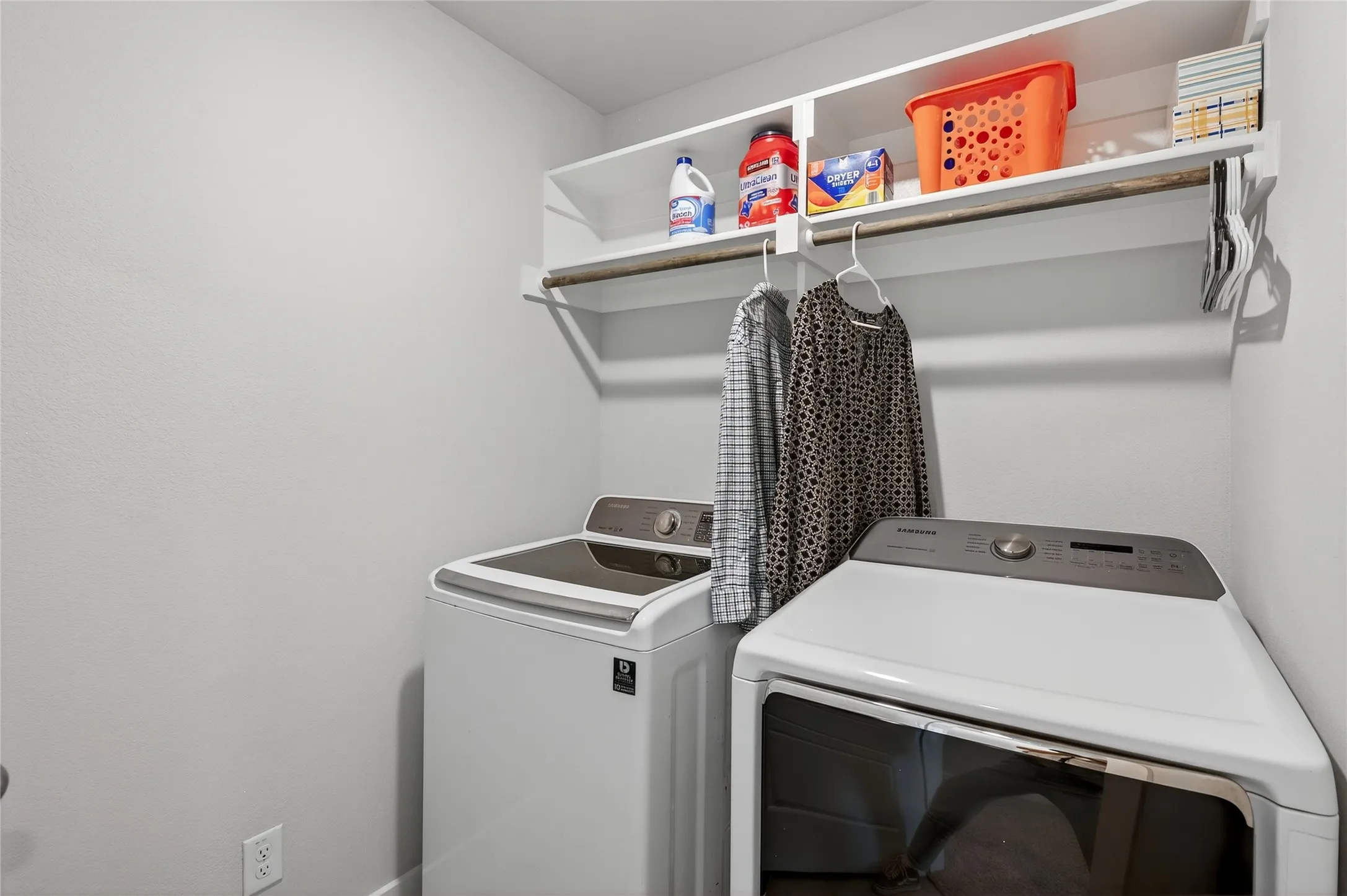 Townhouse For Sale in Tarrant County , 7696 Resting Mews, North Richland Hills, Texas 76182, 3 Bedroom, 3 Bathroom, 2 Garage spaces, 1,501 Sqft, built in 2020, mls#21156151, Real Estate Agent in North Richland Hills, Homes For Sale in Tarrant county, Homes For Sale in North Richland Hills, Realtor in North Richland Hills Texas, Real Estate Brokerage Independent Realty Texas, Luminita Cordes Realtor
