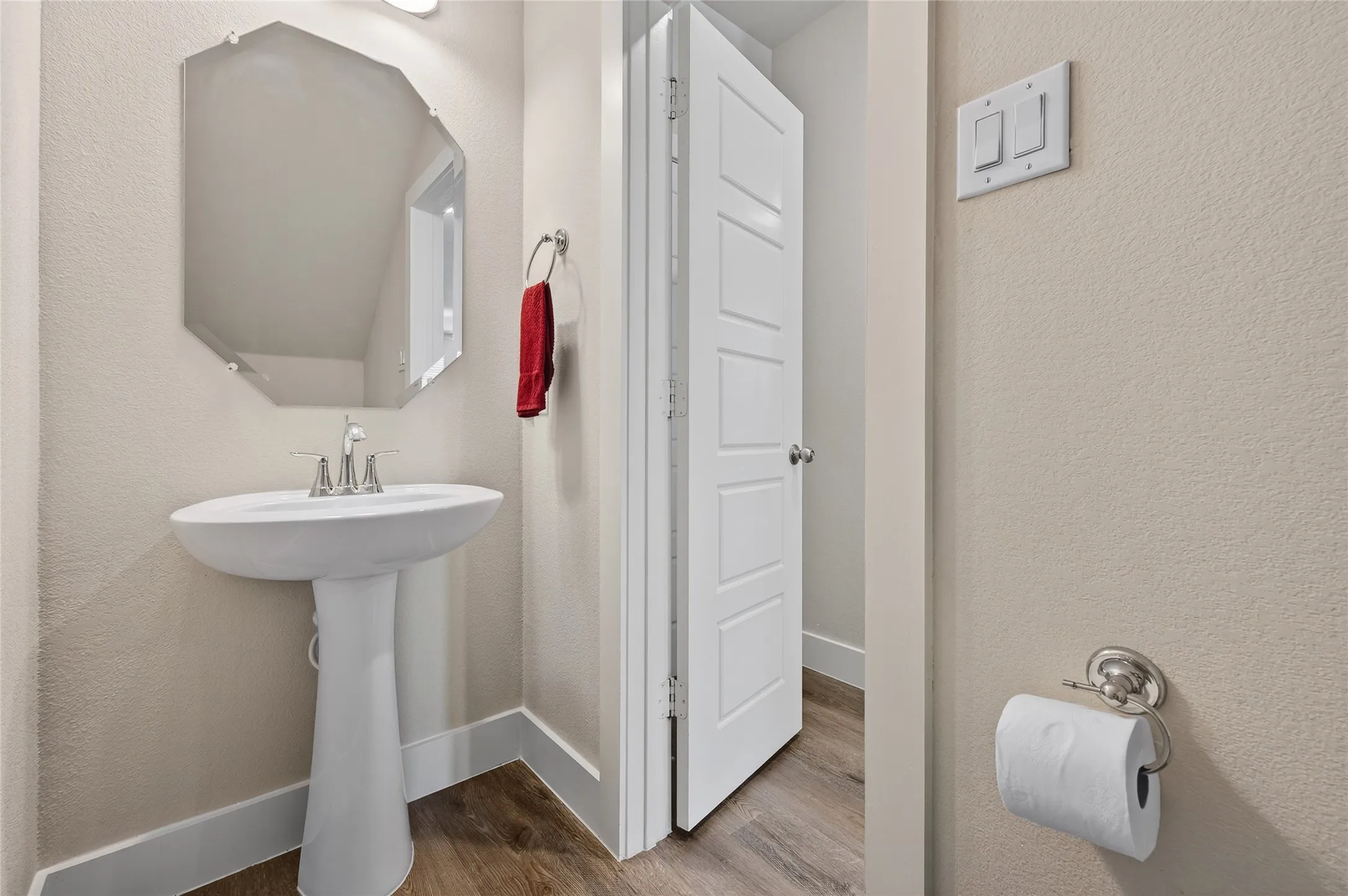 Townhouse For Sale in Tarrant County , 7696 Resting Mews, North Richland Hills, Texas 76182, 3 Bedroom, 3 Bathroom, 2 Garage spaces, 1,501 Sqft, built in 2020, mls#21156151, Real Estate Agent in North Richland Hills, Homes For Sale in Tarrant county, Homes For Sale in North Richland Hills, Realtor in North Richland Hills Texas, Real Estate Brokerage Independent Realty Texas, Luminita Cordes Realtor