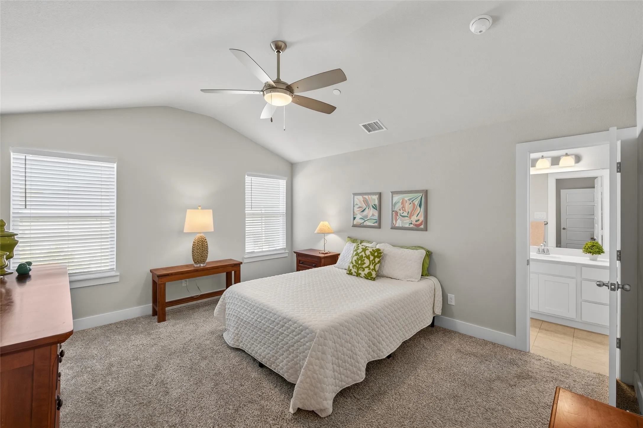 Townhouse For Sale in Tarrant County , 7696 Resting Mews, North Richland Hills, Texas 76182, 3 Bedroom, 3 Bathroom, 2 Garage spaces, 1,501 Sqft, built in 2020, mls#21156151, Real Estate Agent in North Richland Hills, Homes For Sale in Tarrant county, Homes For Sale in North Richland Hills, Realtor in North Richland Hills Texas, Real Estate Brokerage Independent Realty Texas, Luminita Cordes Realtor