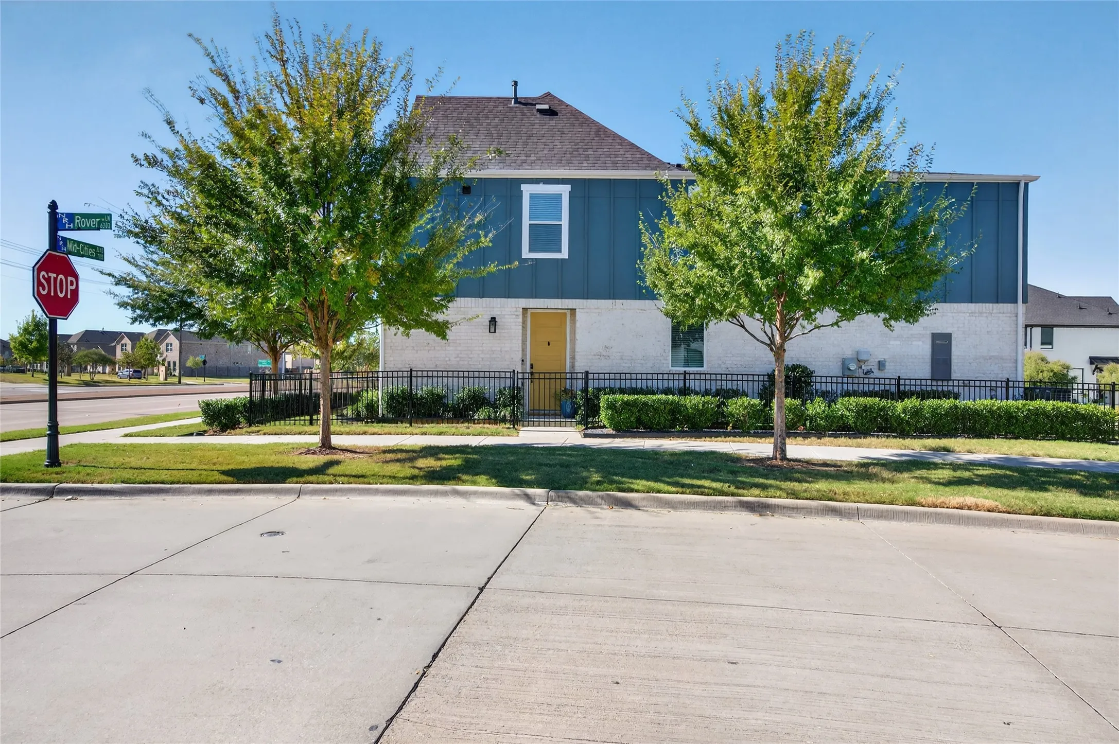 Townhouse For Sale in Tarrant County , 7696 Resting Mews, North Richland Hills, Texas 76182, 3 Bedroom, 3 Bathroom, 2 Garage spaces, 1,501 Sqft, built in 2020, mls#21156151, Real Estate Agent in North Richland Hills, Homes For Sale in Tarrant county, Homes For Sale in North Richland Hills, Realtor in North Richland Hills Texas, Real Estate Brokerage Independent Realty Texas, Luminita Cordes Realtor