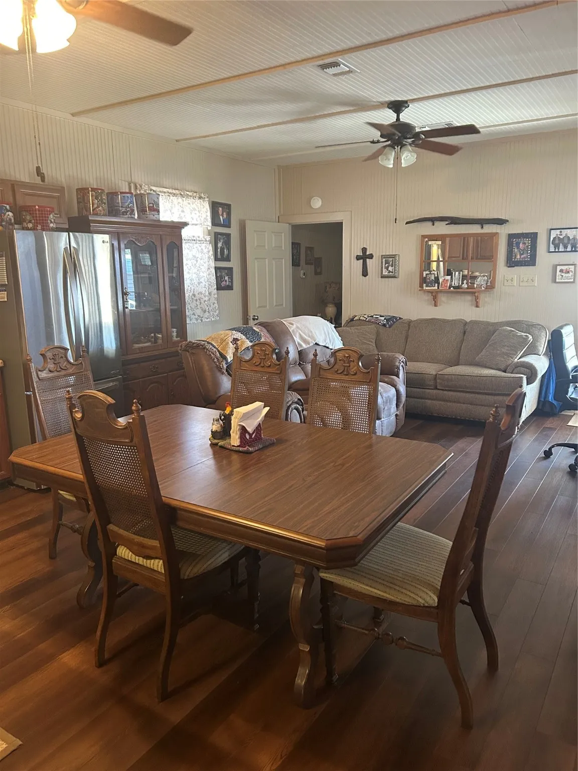 Single Family Residence For Sale in Wood County , 244 County Road 1973, Yantis, Texas 75497, 2 Bedrooms, 2 Bathrooms, Garage spaces, 931 Sqft, built in 2004, Price $197,000, mls#21156351, Real Estate Agent in Yantis, Homes For Sale in Wood county, Homes For Sale in Yantis, Realtor in Yantis Texas, Real Estate Brokerage Independent Realty Texas, Luminita Cordes Realtor