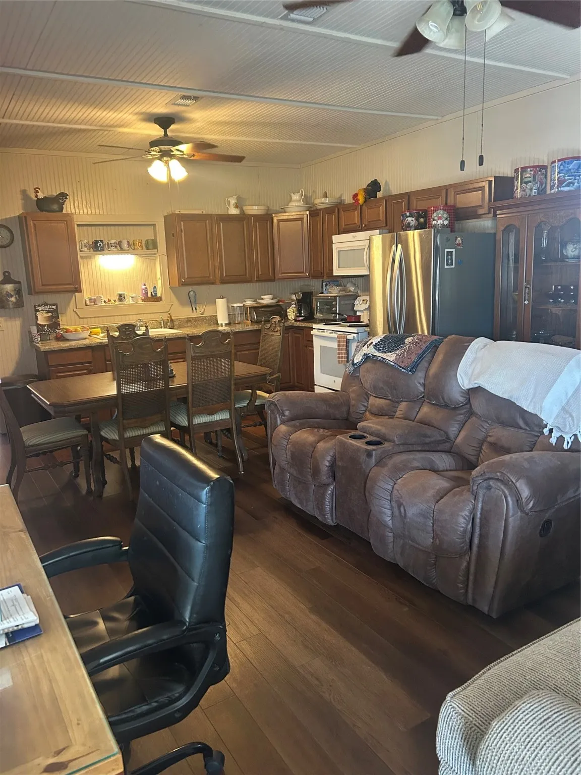 Single Family Residence For Sale in Wood County , 244 County Road 1973, Yantis, Texas 75497, 2 Bedrooms, 2 Bathrooms, Garage spaces, 931 Sqft, built in 2004, Price $197,000, mls#21156351, Real Estate Agent in Yantis, Homes For Sale in Wood county, Homes For Sale in Yantis, Realtor in Yantis Texas, Real Estate Brokerage Independent Realty Texas, Luminita Cordes Realtor