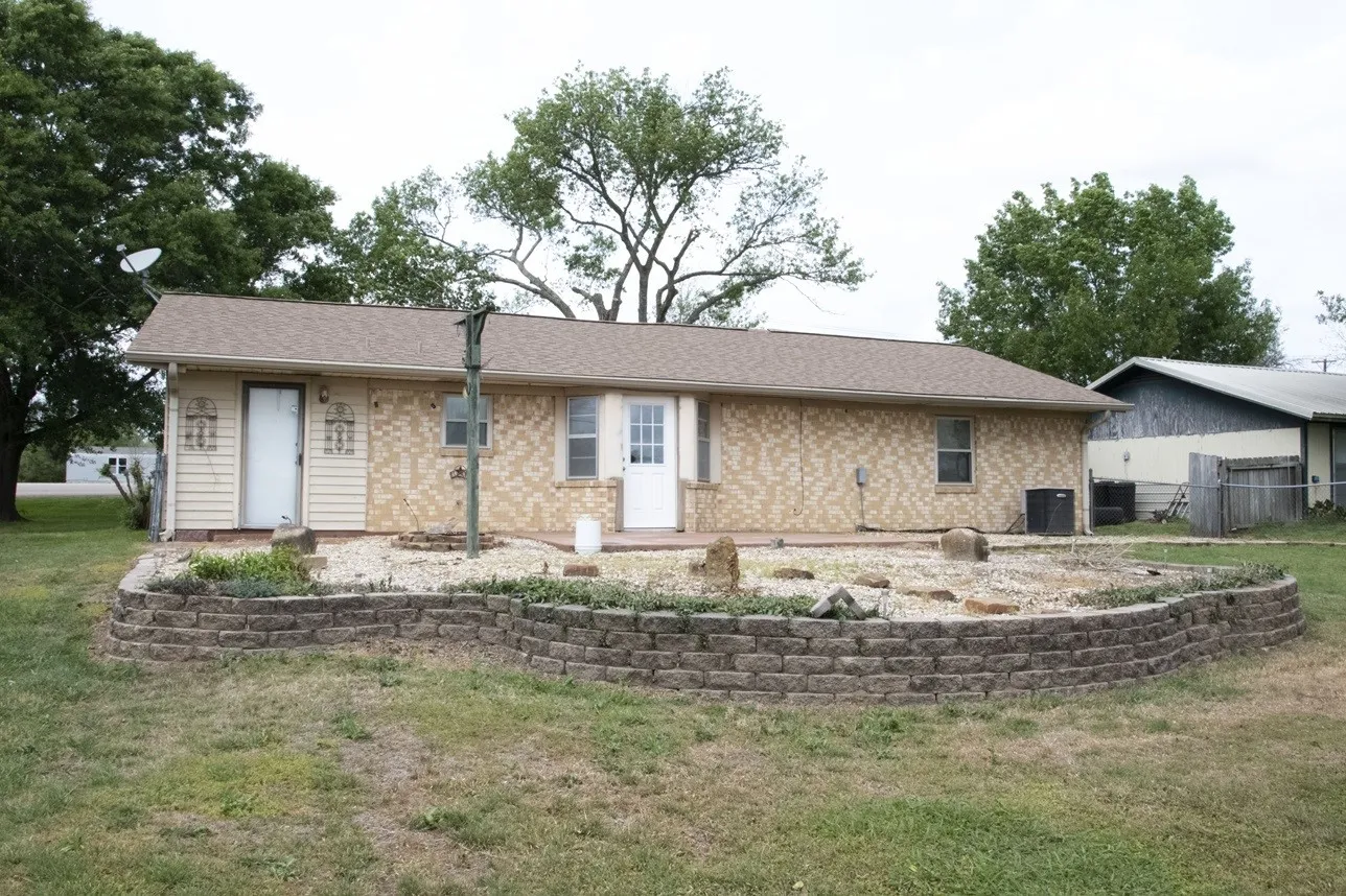 Single Family Residence For Sale in Limestone County , 521 Fm 2838, Mexia, Texas 76667, 2 Bedroom, 2 Bathroom, Garage spaces, 1,638 Sqft, built in 1976, mls#21156373, Real Estate Agent in Mexia, Homes For Sale in Limestone county, Homes For Sale in Mexia, Realtor in Mexia Texas, Real Estate Brokerage Independent Realty Texas, Luminita Cordes Realtor