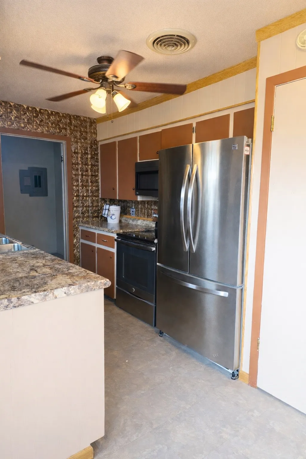 Single Family Residence For Sale in Limestone County , 521 Fm 2838, Mexia, Texas 76667, 2 Bedroom, 2 Bathroom, Garage spaces, 1,638 Sqft, built in 1976, mls#21156373, Real Estate Agent in Mexia, Homes For Sale in Limestone county, Homes For Sale in Mexia, Realtor in Mexia Texas, Real Estate Brokerage Independent Realty Texas, Luminita Cordes Realtor