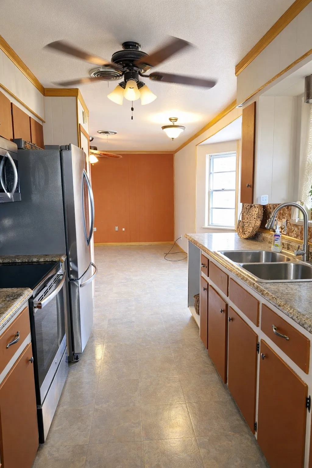 Single Family Residence For Sale in Limestone County , 521 Fm 2838, Mexia, Texas 76667, 2 Bedroom, 2 Bathroom, Garage spaces, 1,638 Sqft, built in 1976, mls#21156373, Real Estate Agent in Mexia, Homes For Sale in Limestone county, Homes For Sale in Mexia, Realtor in Mexia Texas, Real Estate Brokerage Independent Realty Texas, Luminita Cordes Realtor