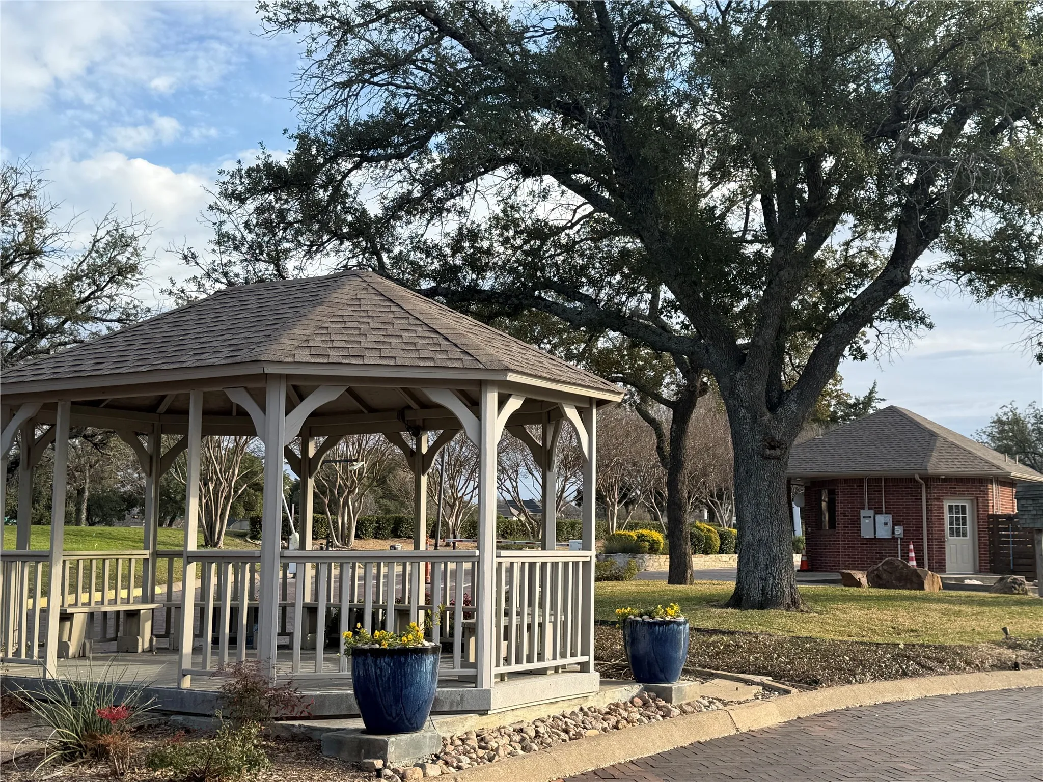 Single Family Residence For Sale in Rockwall County , 5707 Ranger Drive, Rockwall, Texas 75032, 3 Bedrooms, 3 Bathrooms, 2 Garage spaces, 2,488 Sqft, built in 2007, Price $449,000, mls#21156296, Real Estate Agent in Rockwall, Homes For Sale in Rockwall county, Homes For Sale in Rockwall, Realtor in Rockwall Texas, Real Estate Brokerage Independent Realty Texas, Luminita Cordes Realtor