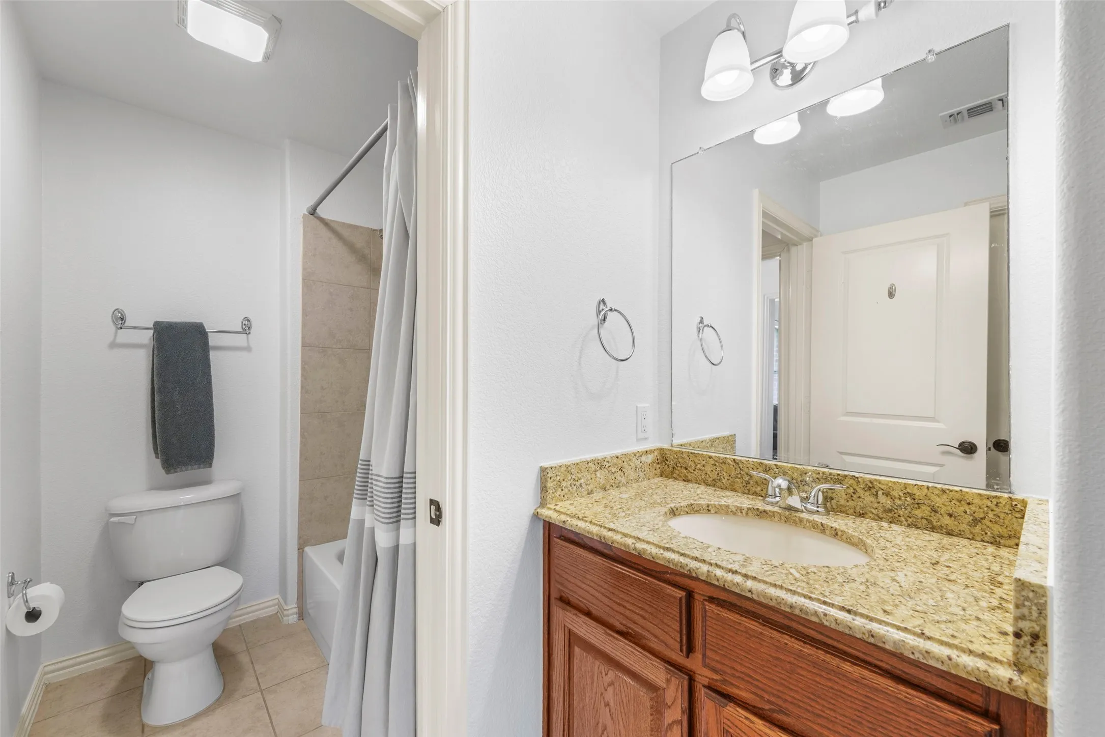 Single Family Residence For Sale in Rockwall County , 5707 Ranger Drive, Rockwall, Texas 75032, 3 Bedrooms, 3 Bathrooms, 2 Garage spaces, 2,488 Sqft, built in 2007, Price $449,000, mls#21156296, Real Estate Agent in Rockwall, Homes For Sale in Rockwall county, Homes For Sale in Rockwall, Realtor in Rockwall Texas, Real Estate Brokerage Independent Realty Texas, Luminita Cordes Realtor