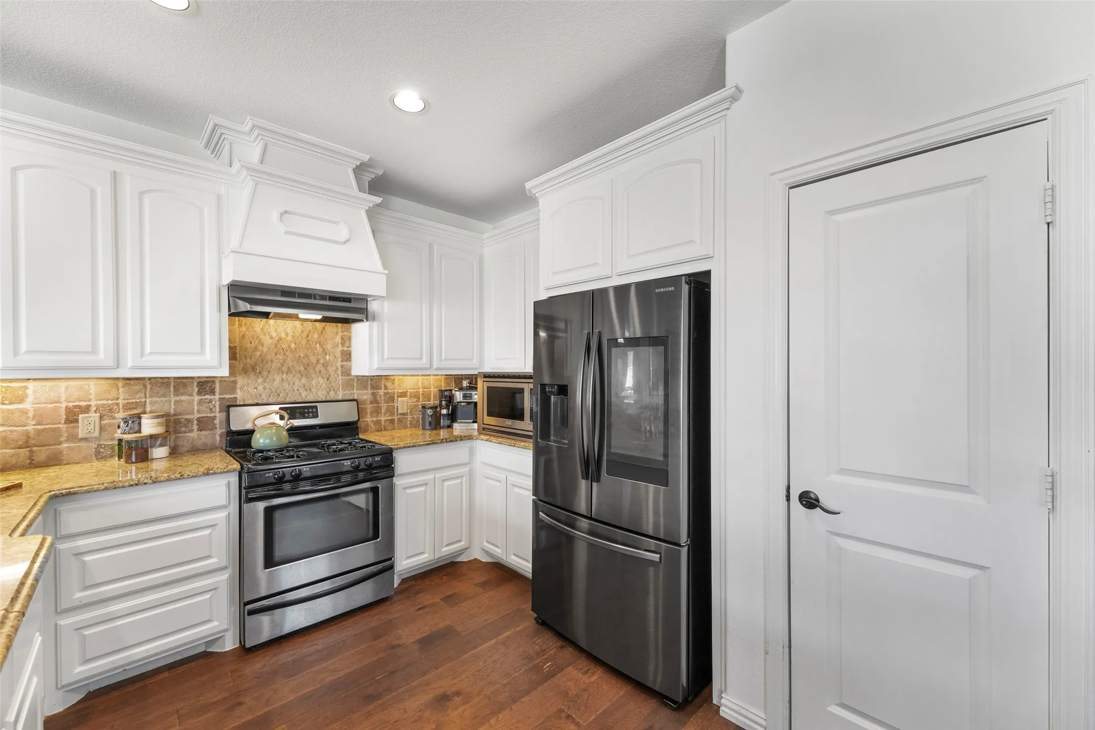 Single Family Residence For Sale in Rockwall County , 5707 Ranger Drive, Rockwall, Texas 75032, 3 Bedrooms, 3 Bathrooms, 2 Garage spaces, 2,488 Sqft, built in 2007, Price $449,000, mls#21156296, Real Estate Agent in Rockwall, Homes For Sale in Rockwall county, Homes For Sale in Rockwall, Realtor in Rockwall Texas, Real Estate Brokerage Independent Realty Texas, Luminita Cordes Realtor