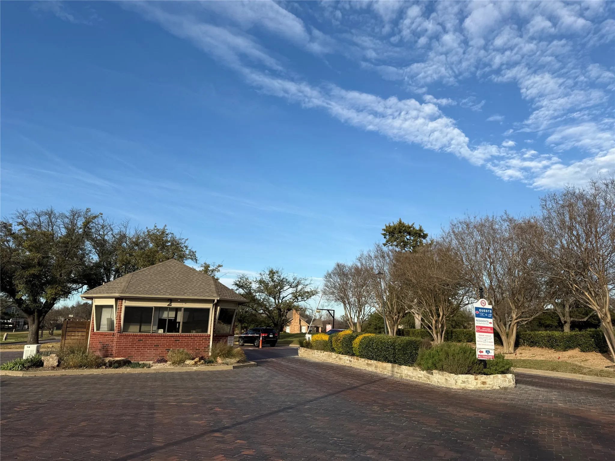 Single Family Residence For Sale in Rockwall County , 5707 Ranger Drive, Rockwall, Texas 75032, 3 Bedrooms, 3 Bathrooms, 2 Garage spaces, 2,488 Sqft, built in 2007, Price $449,000, mls#21156296, Real Estate Agent in Rockwall, Homes For Sale in Rockwall county, Homes For Sale in Rockwall, Realtor in Rockwall Texas, Real Estate Brokerage Independent Realty Texas, Luminita Cordes Realtor